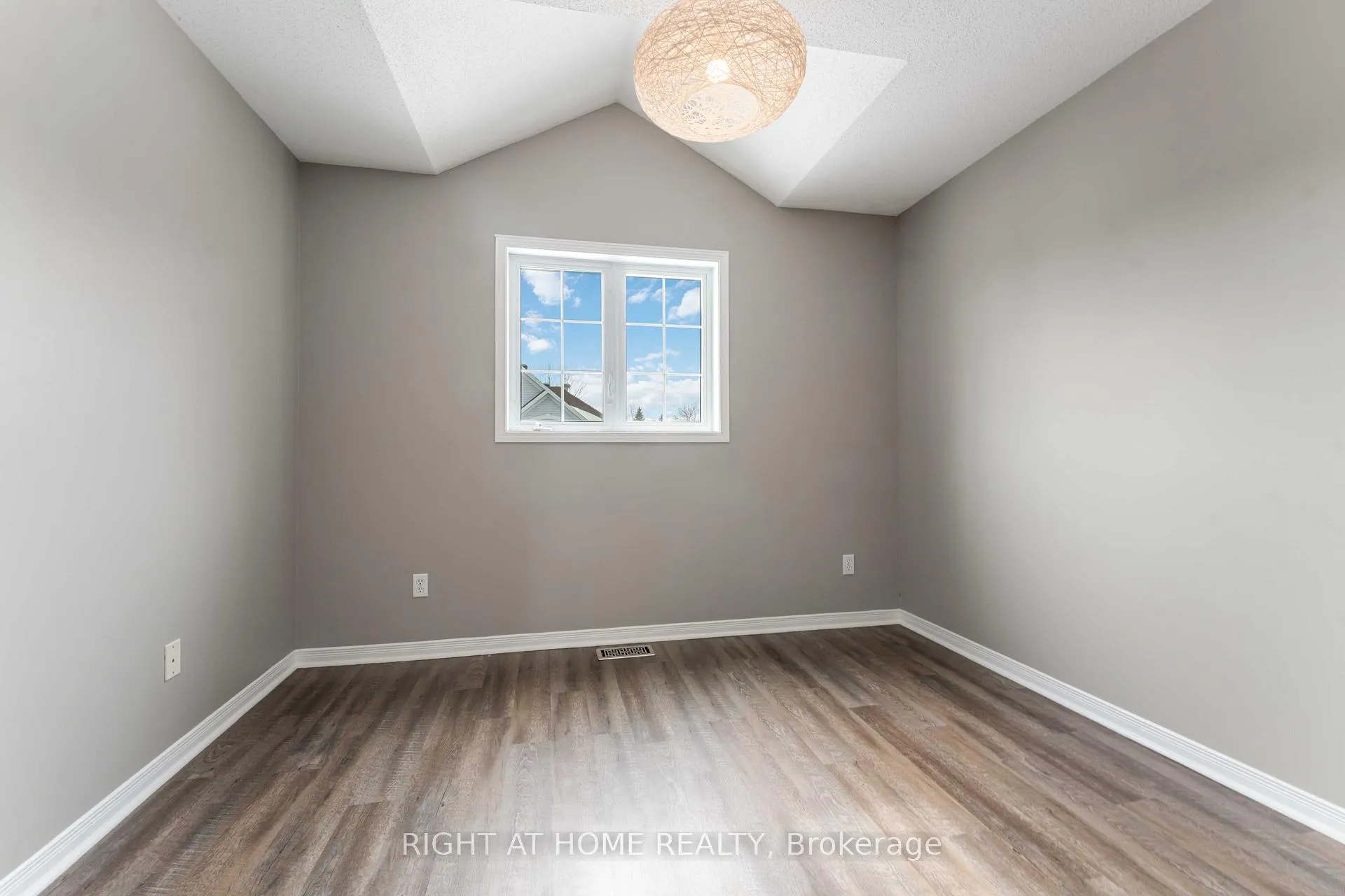 Photo 28 of 123 Kinross Private, Ottawa, Kanata - Morgan's Grant/South March — HOMEH