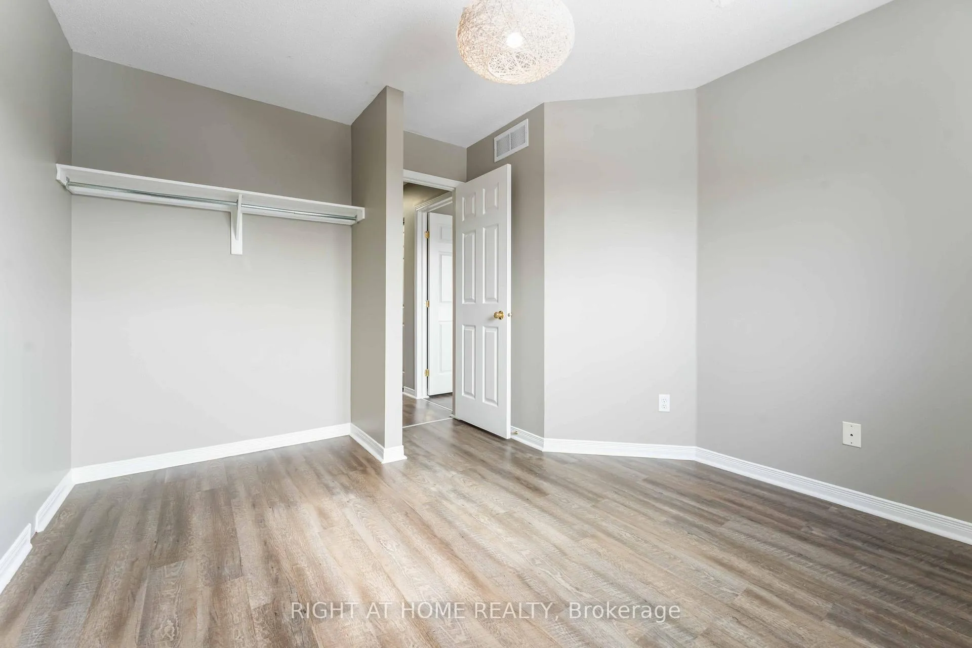 Photo 29 of 123 Kinross Private, Ottawa, Kanata - Morgan's Grant/South March — HOMEH
