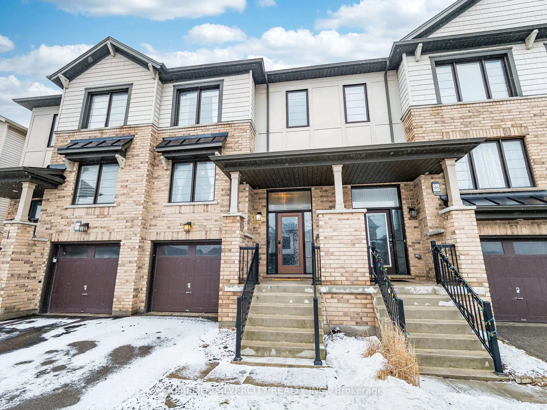 Photo 2 of 98 Crafter Crescent, Hamilton, Stoney Creek Mountain — HOMEH