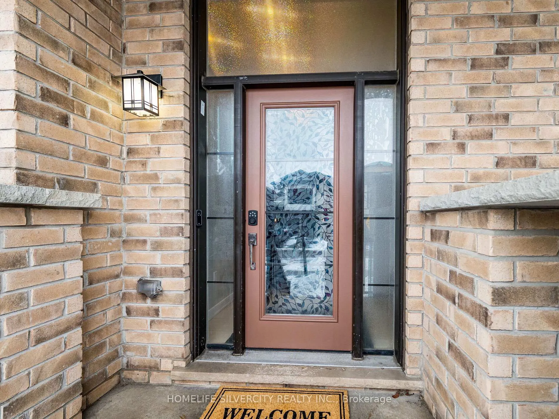 Photo 3 of 98 Crafter Crescent, Hamilton, Stoney Creek Mountain — HOMEH