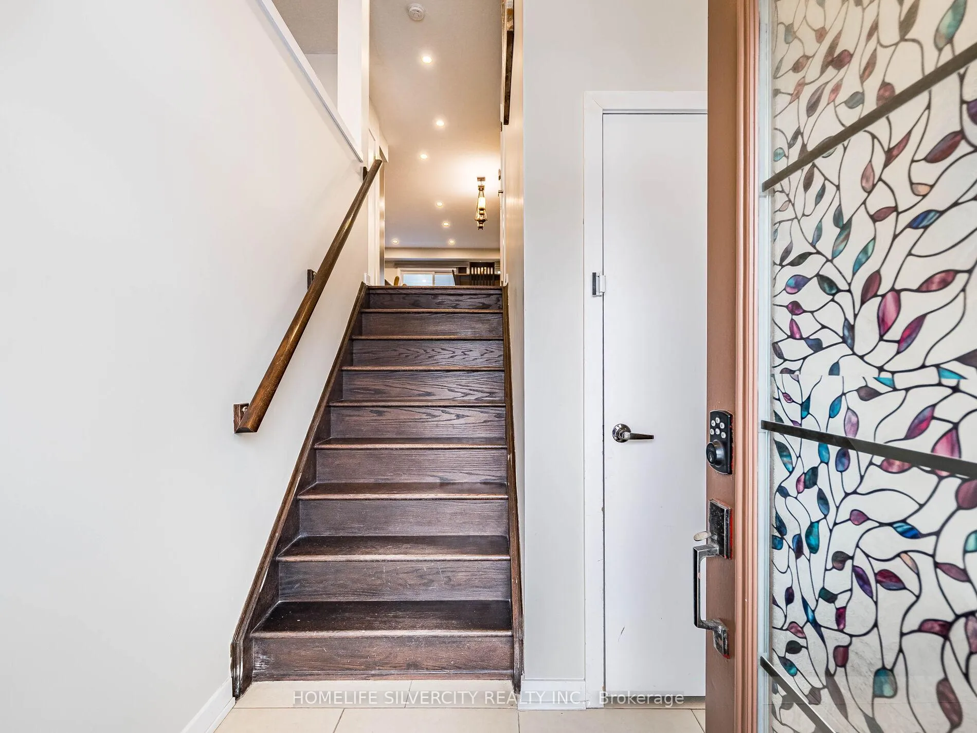 Photo 4 of 98 Crafter Crescent, Hamilton, Stoney Creek Mountain — HOMEH