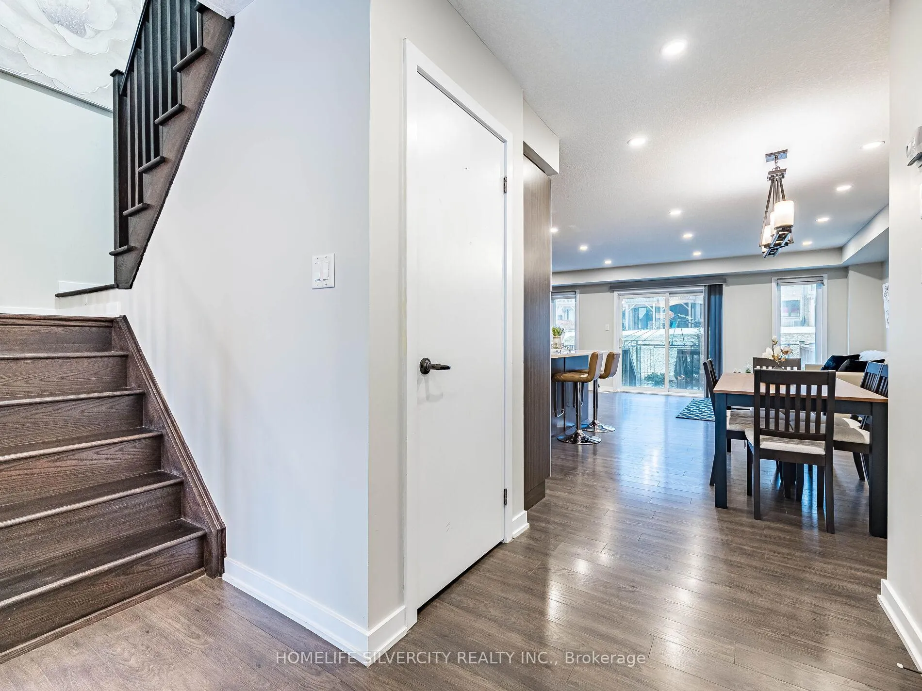 Photo 6 of 98 Crafter Crescent, Hamilton, Stoney Creek Mountain — HOMEH