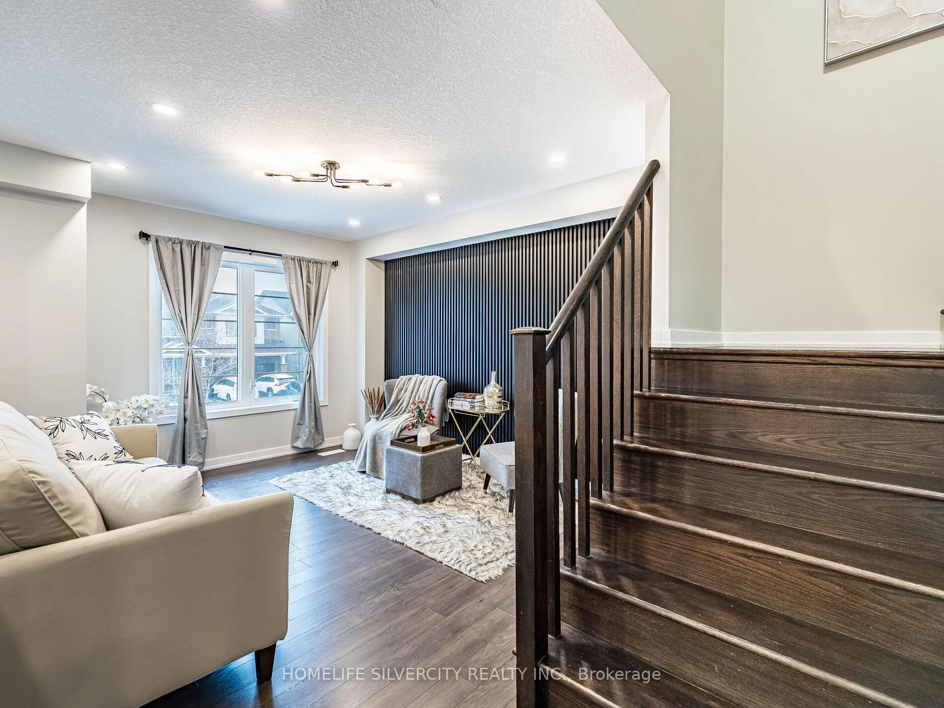 Photo 7 of 98 Crafter Crescent, Hamilton, Stoney Creek Mountain — HOMEH