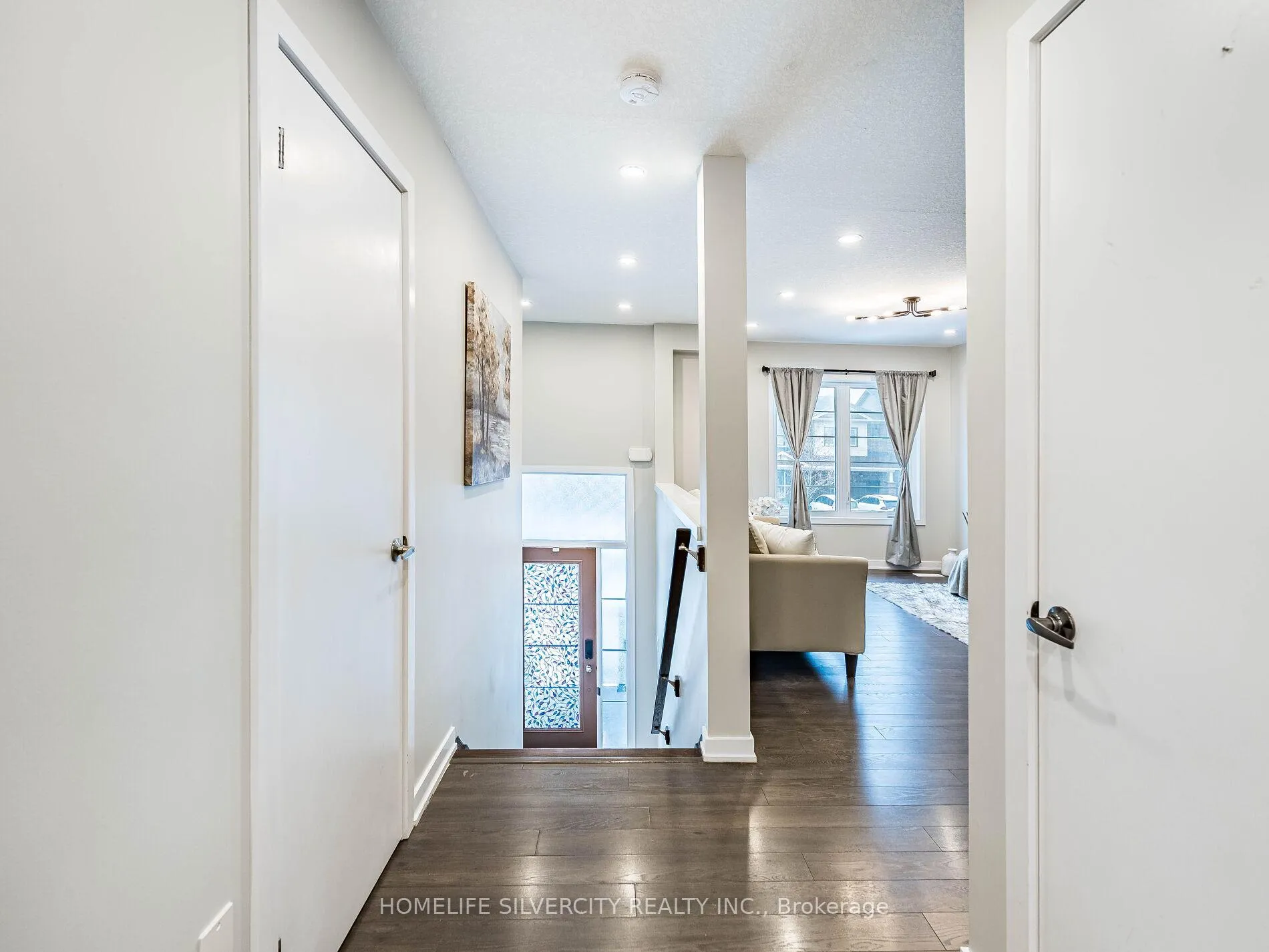 Photo 8 of 98 Crafter Crescent, Hamilton, Stoney Creek Mountain — HOMEH