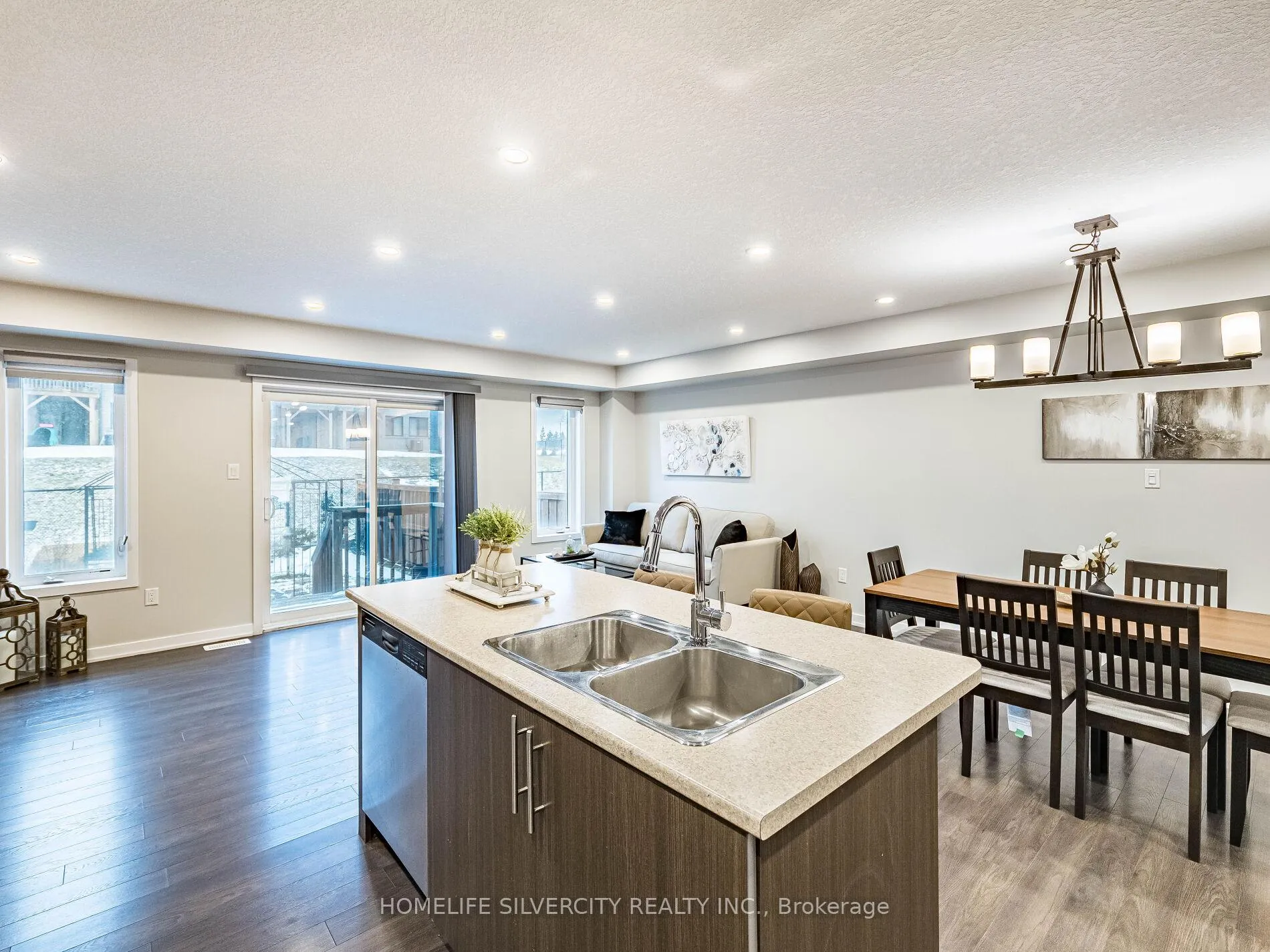 Photo 11 of 98 Crafter Crescent, Hamilton, Stoney Creek Mountain — HOMEH