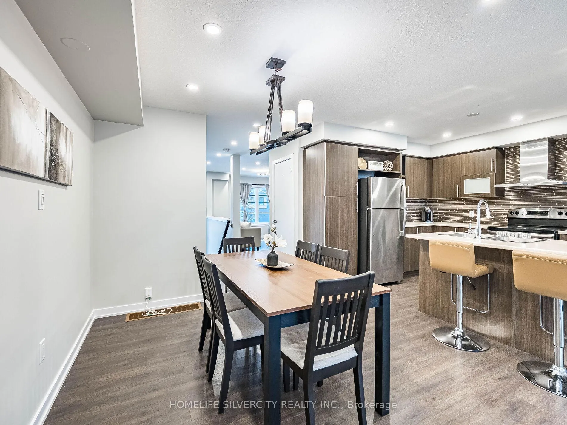 Photo 13 of 98 Crafter Crescent, Hamilton, Stoney Creek Mountain — HOMEH