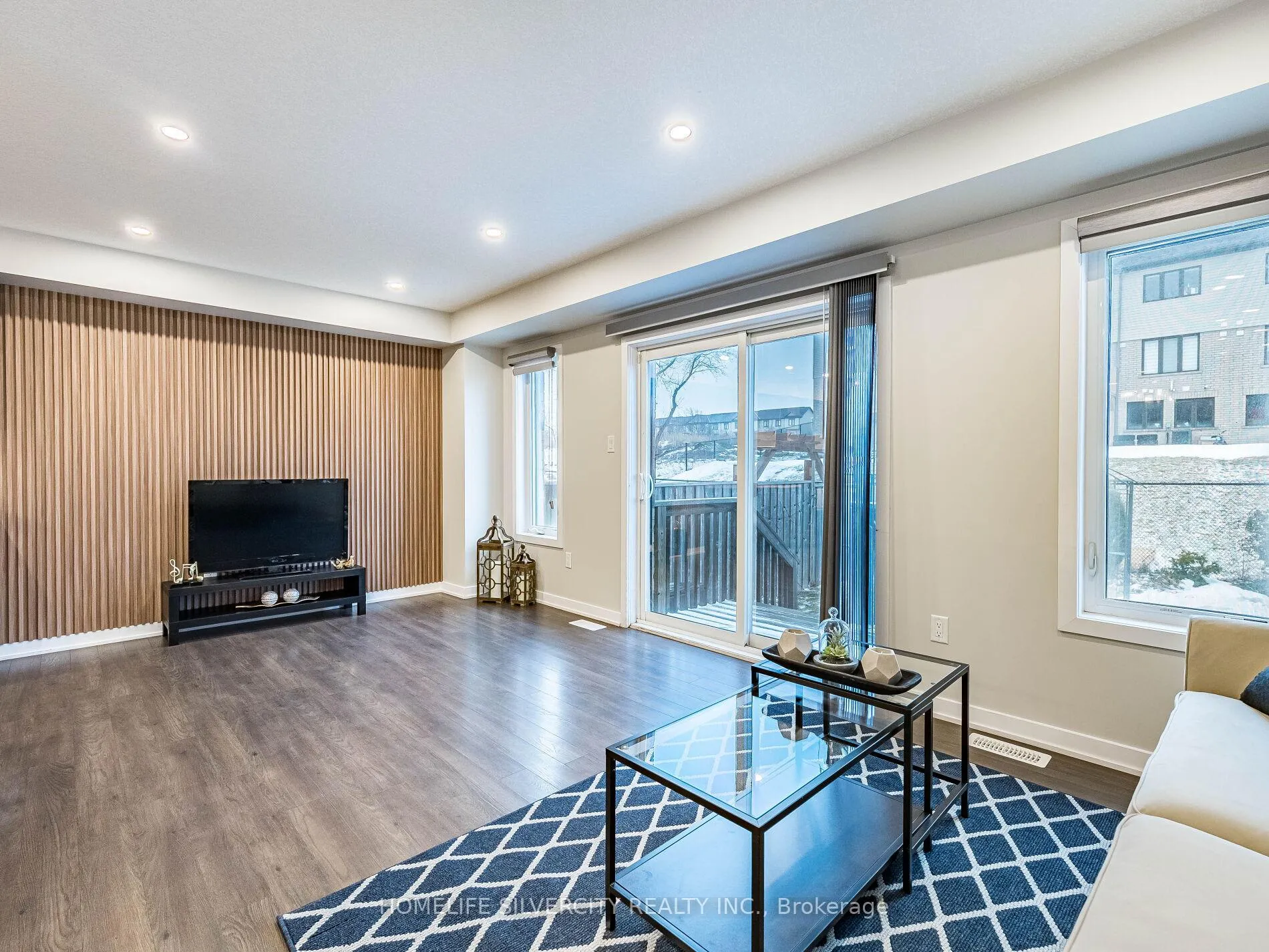 Photo 14 of 98 Crafter Crescent, Hamilton, Stoney Creek Mountain — HOMEH