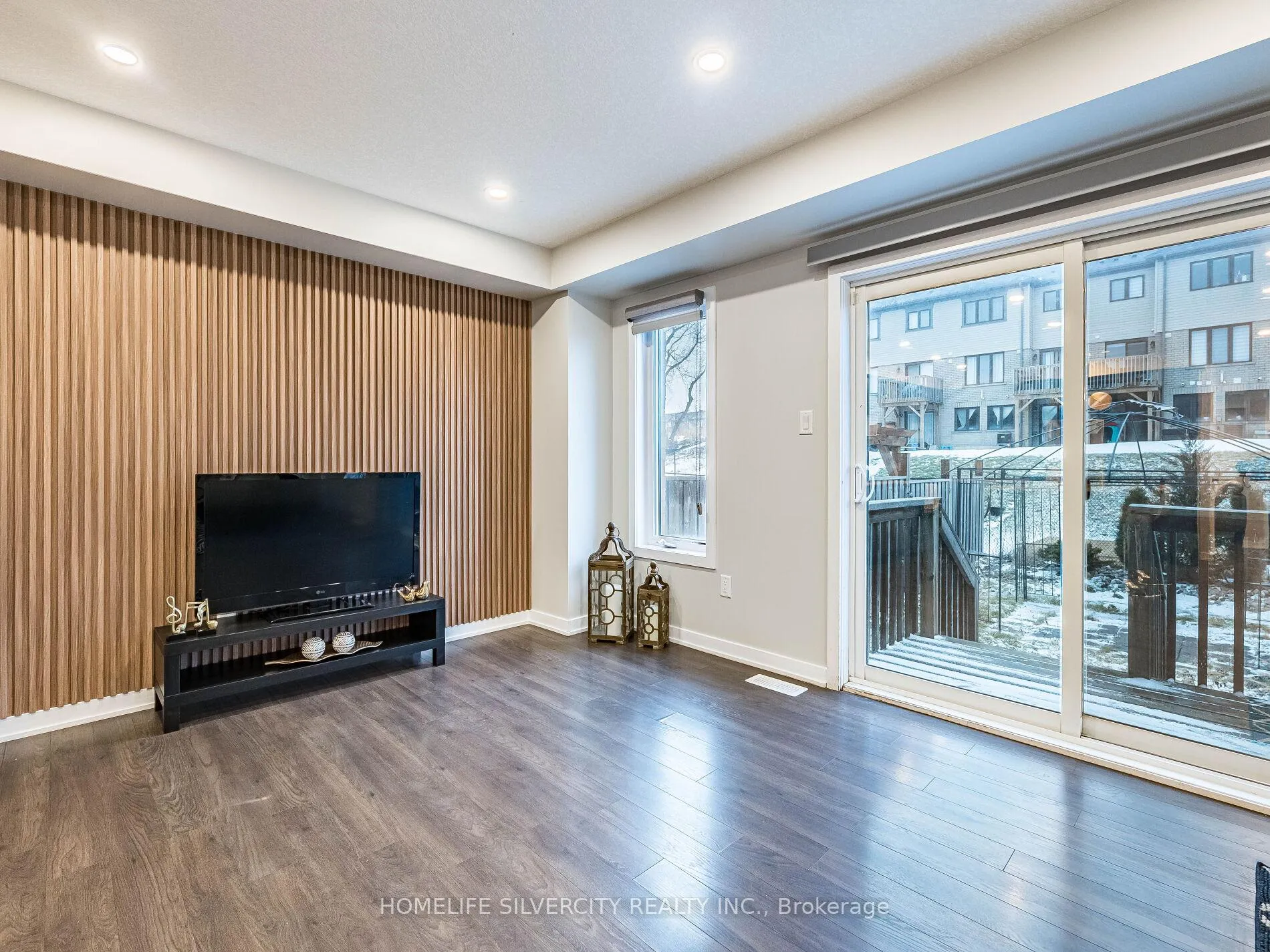 Photo 16 of 98 Crafter Crescent, Hamilton, Stoney Creek Mountain — HOMEH