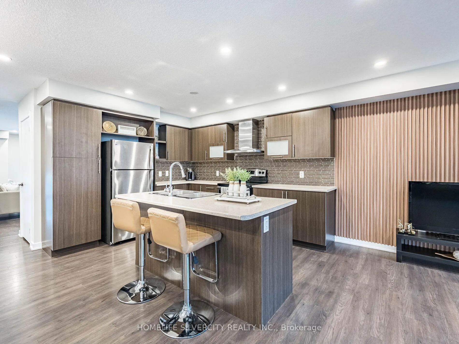Photo 17 of 98 Crafter Crescent, Hamilton, Stoney Creek Mountain — HOMEH