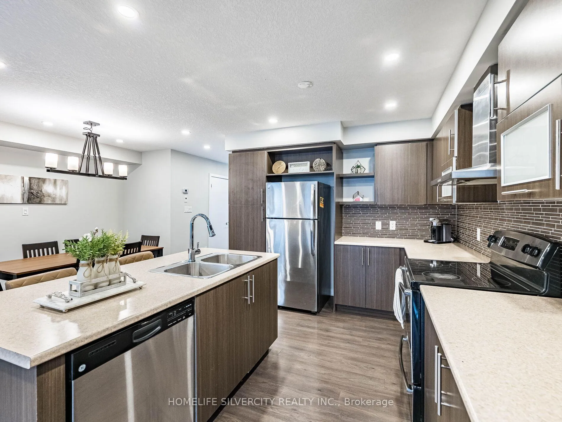 Photo 18 of 98 Crafter Crescent, Hamilton, Stoney Creek Mountain — HOMEH