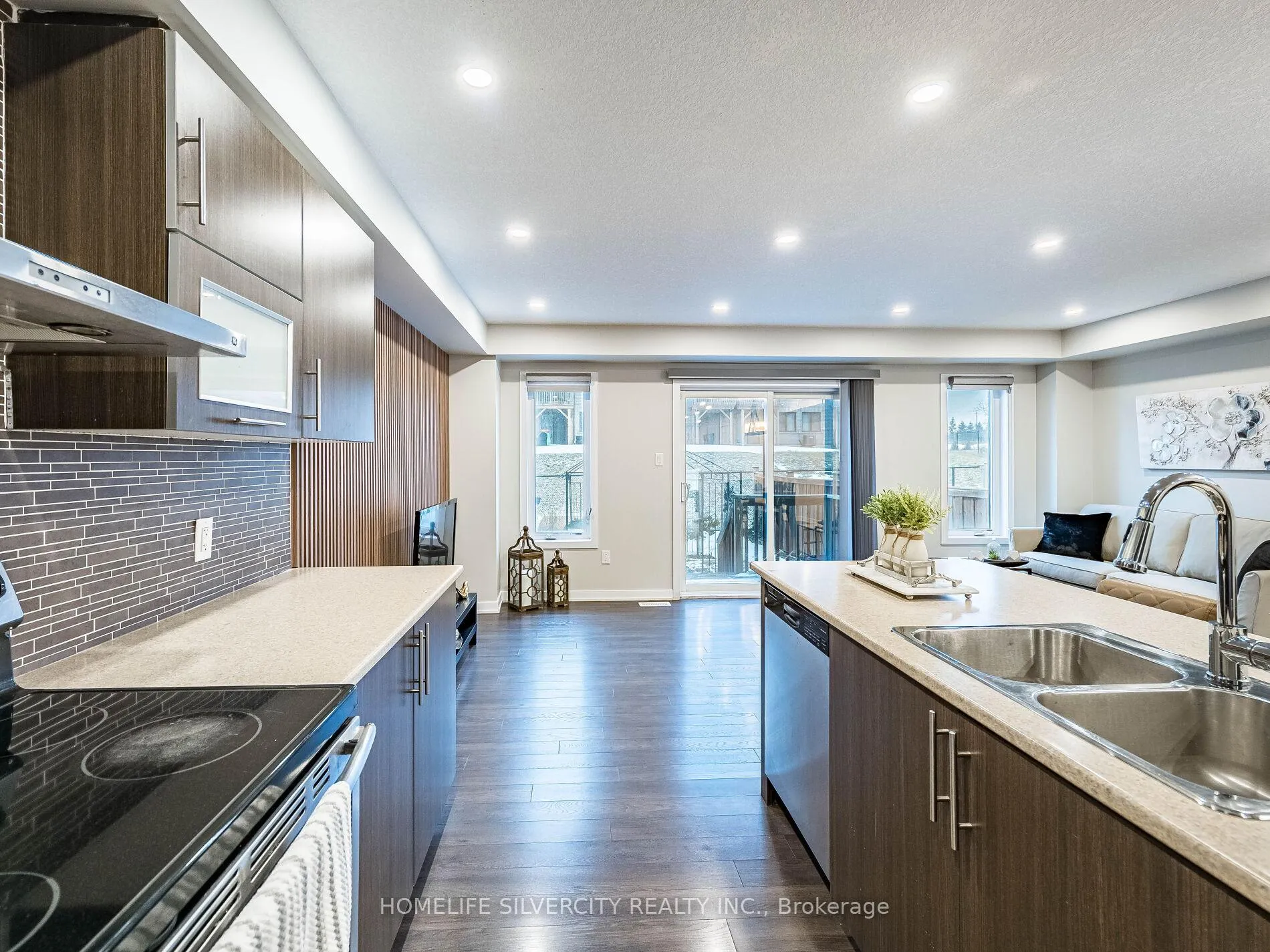 Photo 19 of 98 Crafter Crescent, Hamilton, Stoney Creek Mountain — HOMEH