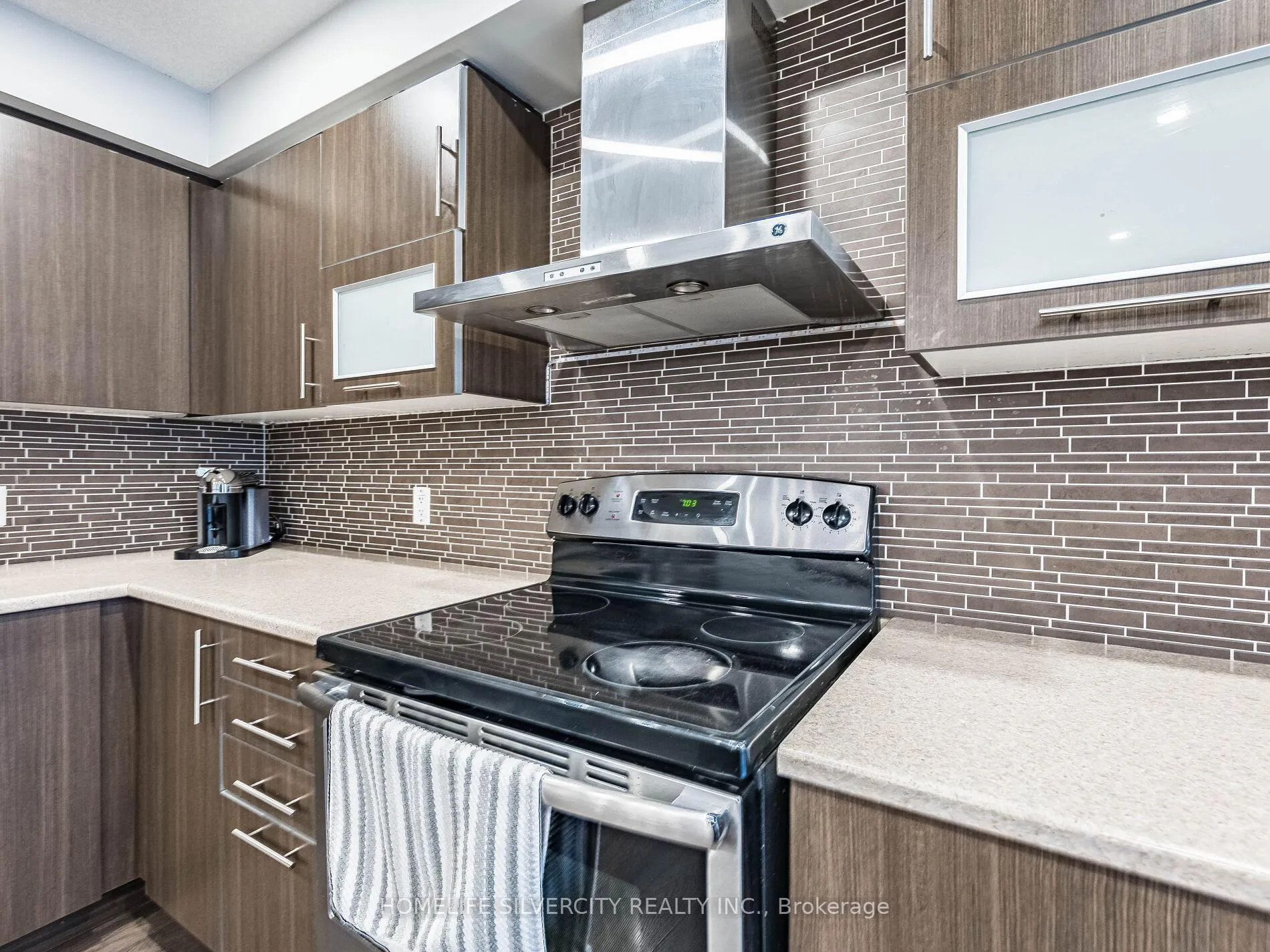 Photo 21 of 98 Crafter Crescent, Hamilton, Stoney Creek Mountain — HOMEH