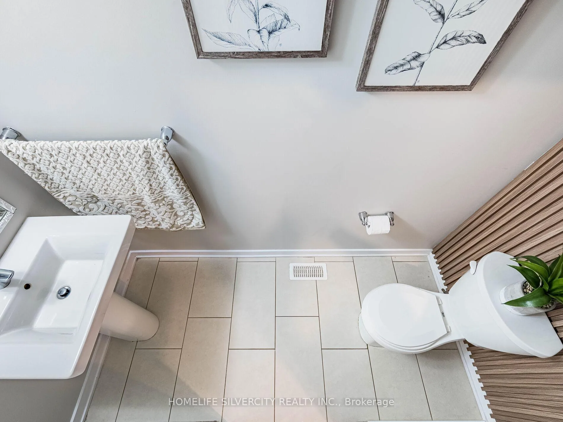 Photo 25 of 98 Crafter Crescent, Hamilton, Stoney Creek Mountain — HOMEH