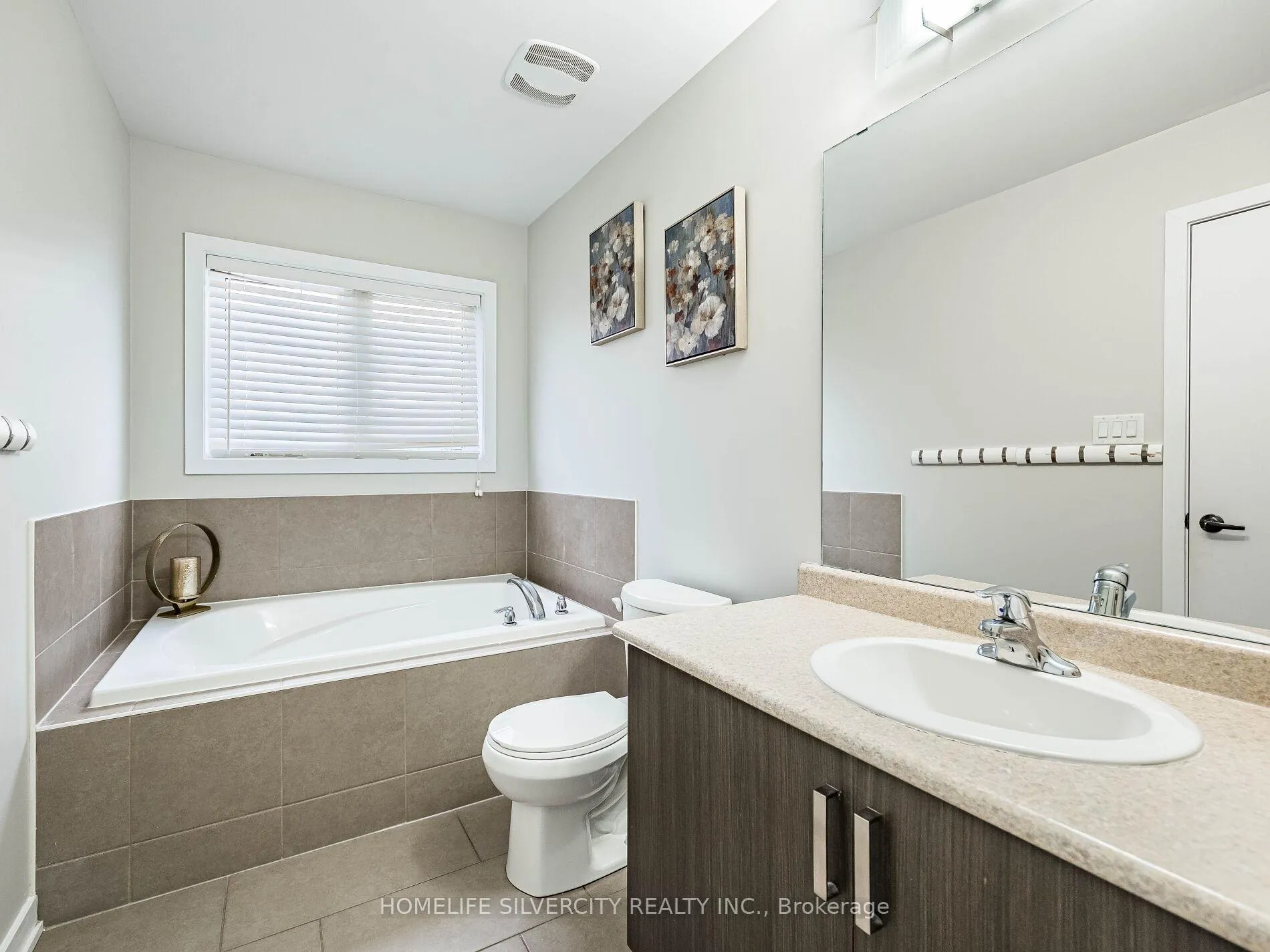 Photo 35 of 98 Crafter Crescent, Hamilton, Stoney Creek Mountain — HOMEH