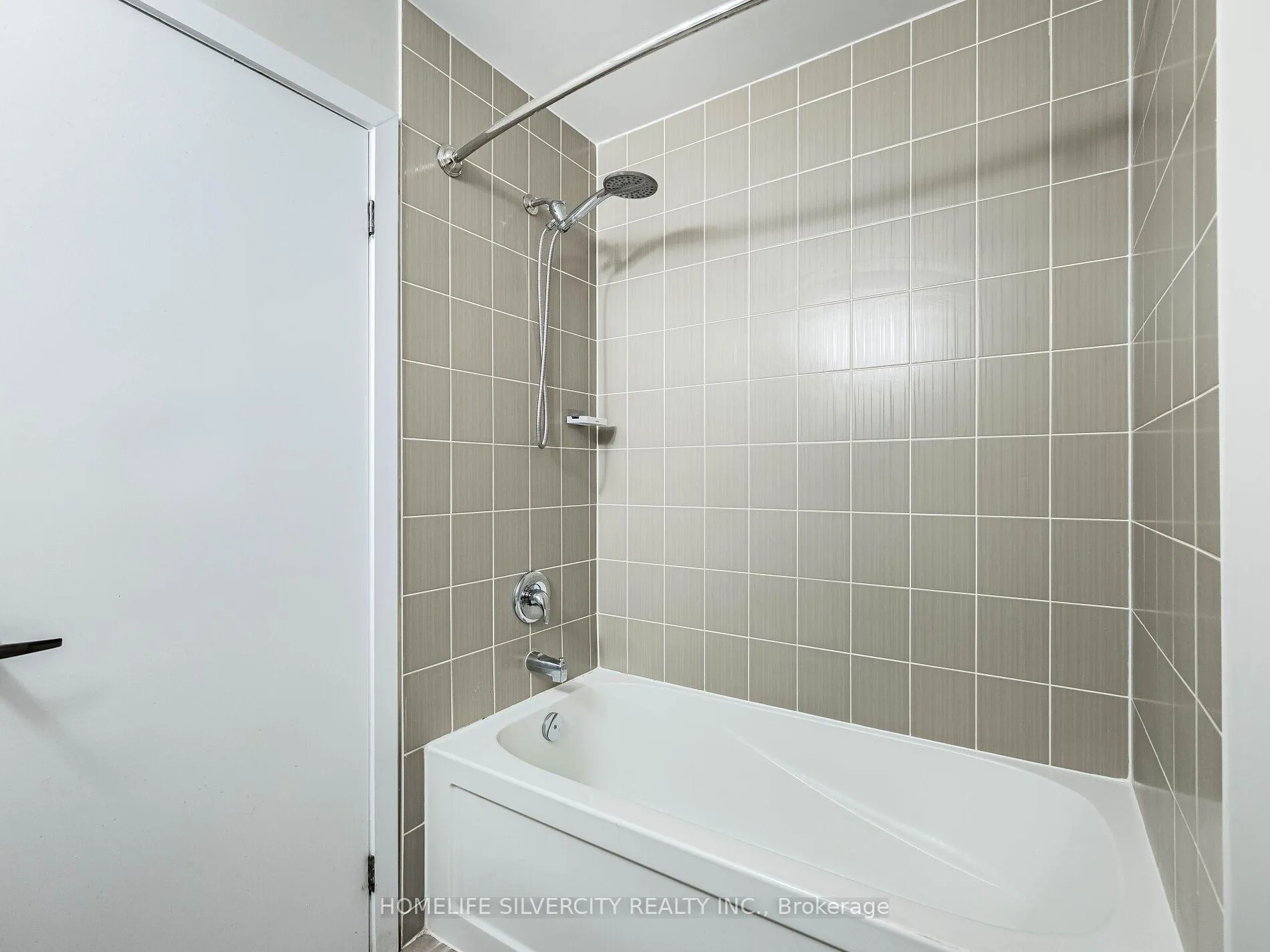 Photo 42 of 98 Crafter Crescent, Hamilton, Stoney Creek Mountain — HOMEH