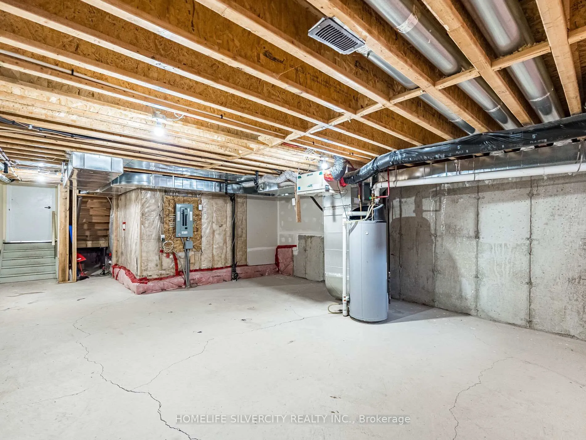 Photo 47 of 98 Crafter Crescent, Hamilton, Stoney Creek Mountain — HOMEH