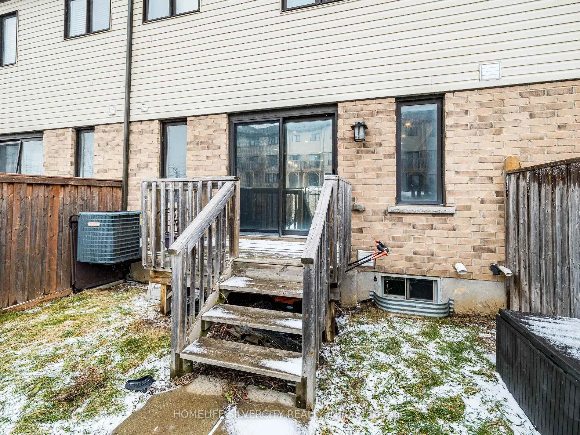 Photo 48 of 98 Crafter Crescent, Hamilton, Stoney Creek Mountain — HOMEH