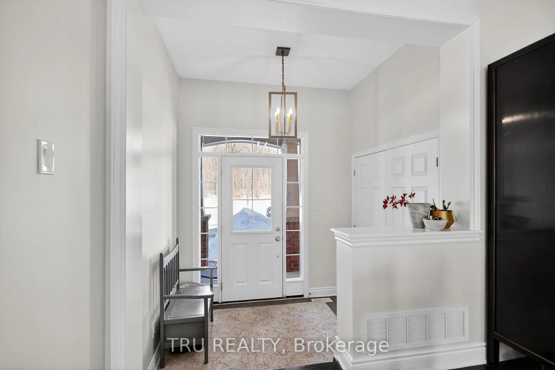 Photo 4 of 126 Pinelock Street, Ottawa, Kanata - Emerald Meadows/Trailwest — HOMEH