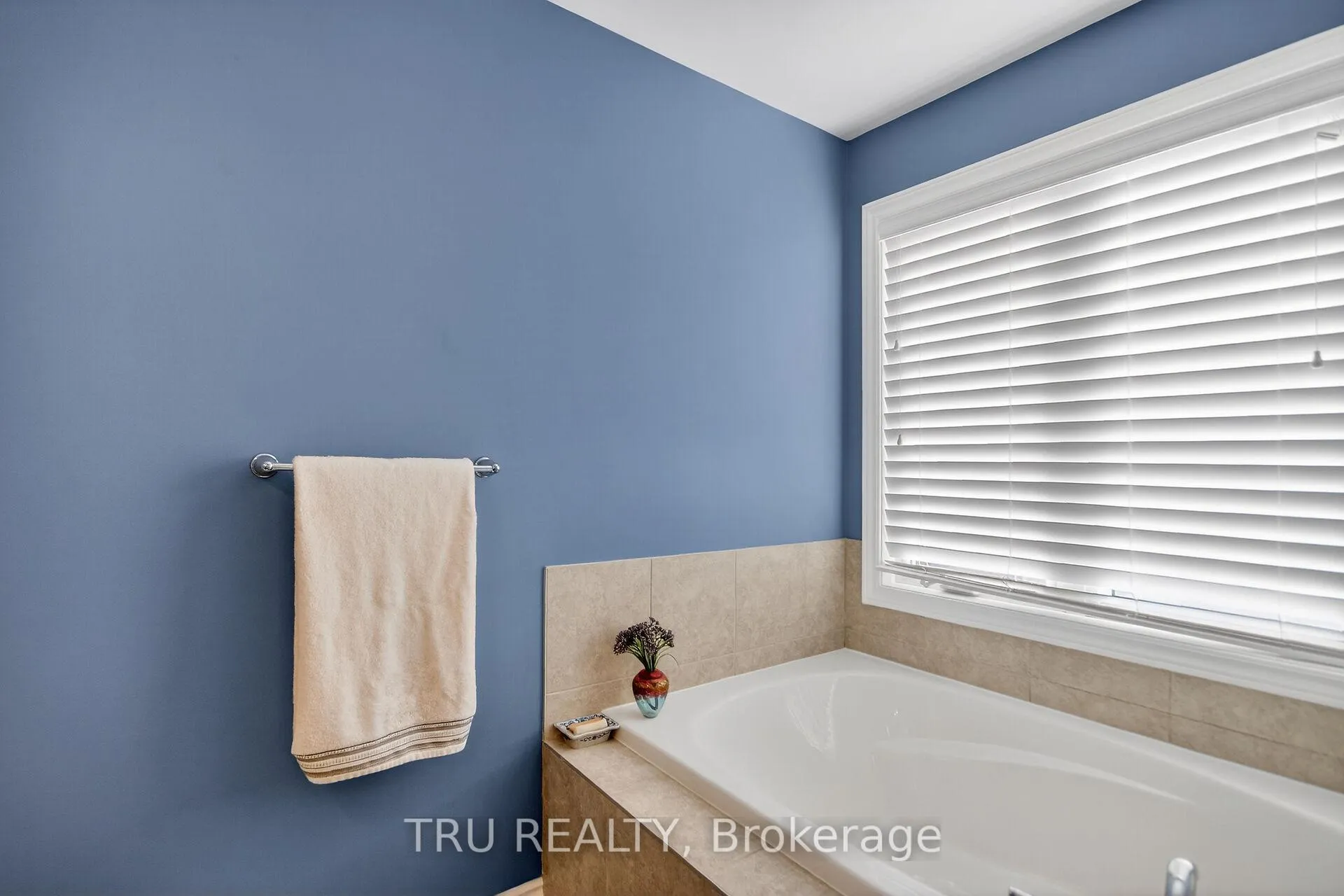 Photo 30 of 126 Pinelock Street, Ottawa, Kanata - Emerald Meadows/Trailwest — HOMEH