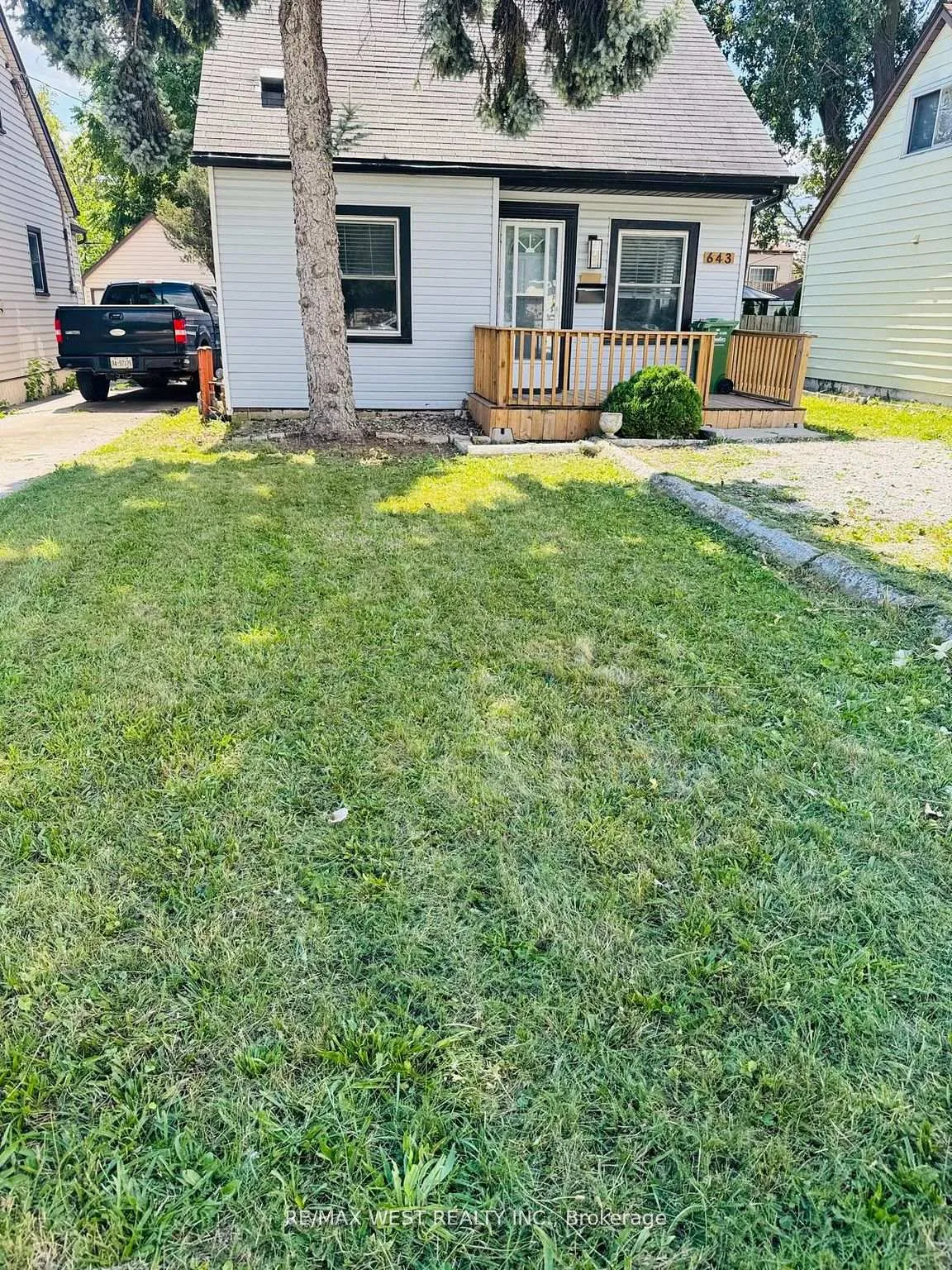 Photo 15 of 643 Charles Street E, Windsor — HOMEH