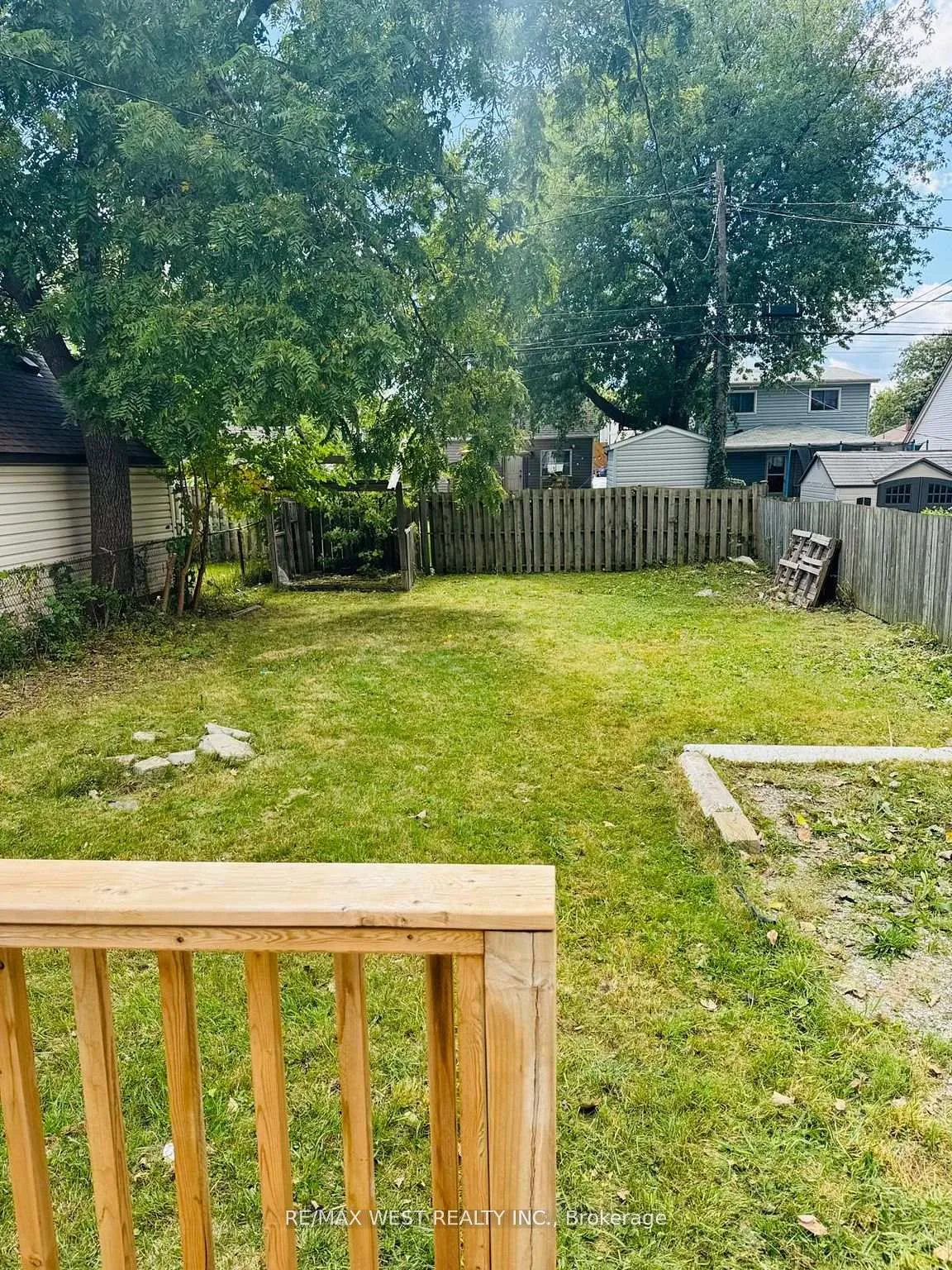 Photo 18 of 643 Charles Street E, Windsor — HOMEH