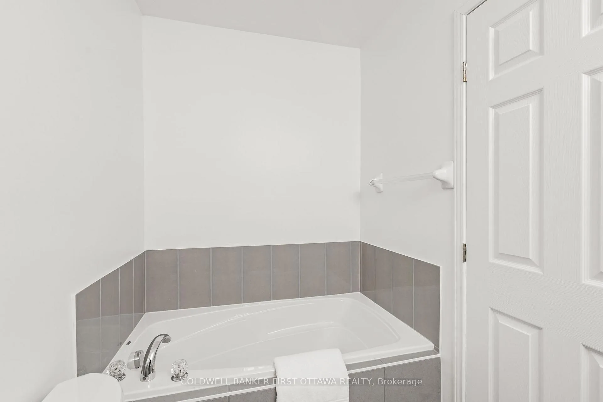Photo 22 of 32 Dundalk Private, Ottawa, Barrhaven - Stonebridge — HOMEH