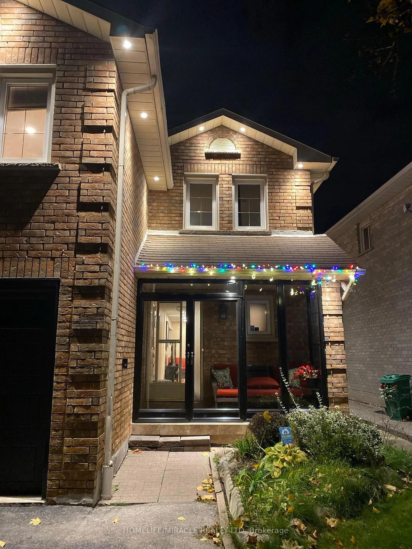 Photo 2 of 41 Fallen Oak Court, Brampton, Fletcher's Creek South — HOMEH