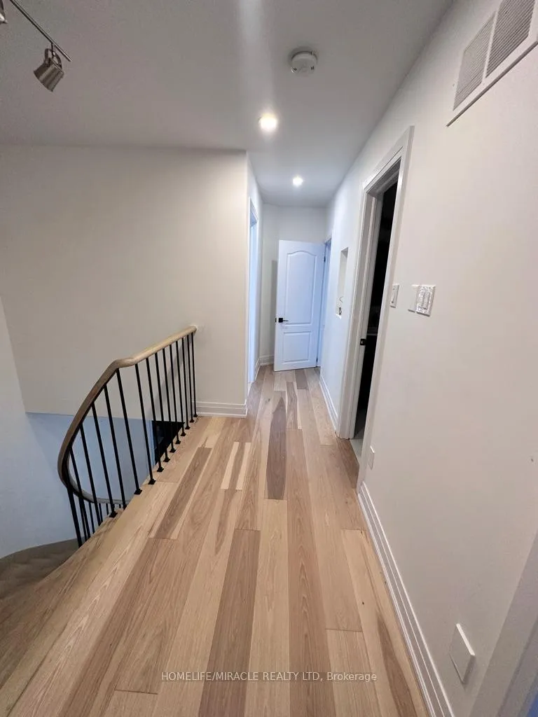 Photo 13 of 41 Fallen Oak Court, Brampton, Fletcher's Creek South — HOMEH