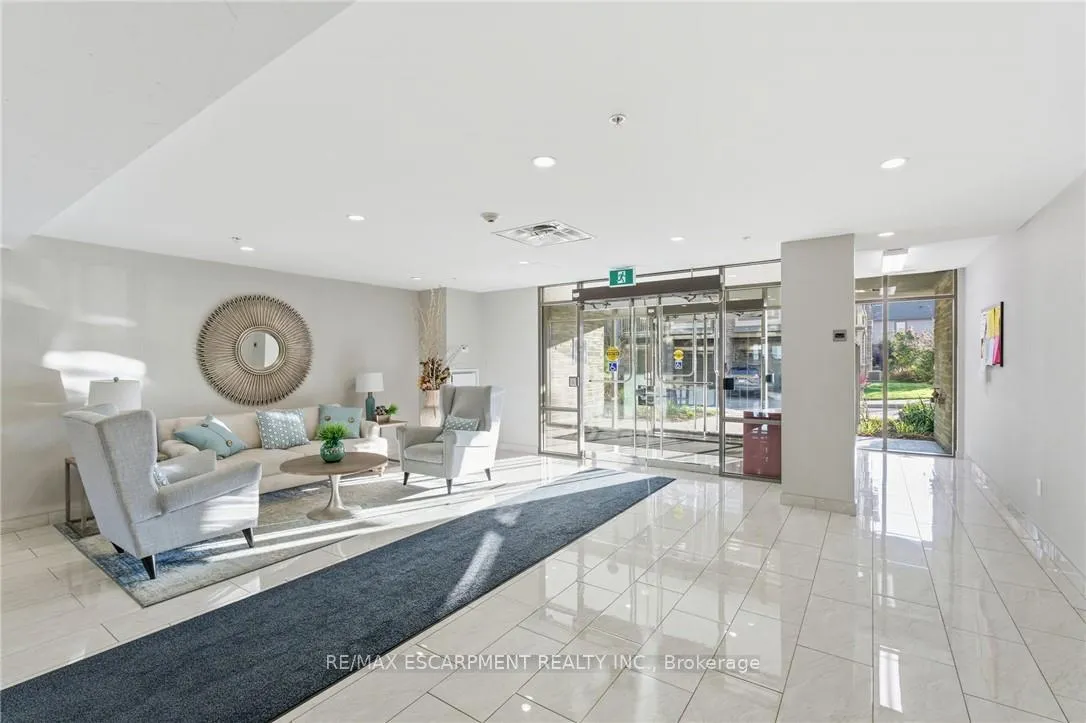Photo 2 of Unit 228, 35 Southshore Crescent, Hamilton, Lakeshore — HOMEH