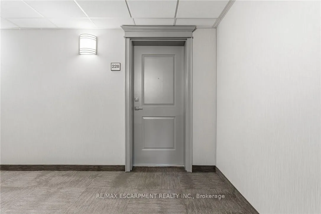 Photo 3 of Unit 228, 35 Southshore Crescent, Hamilton, Lakeshore — HOMEH