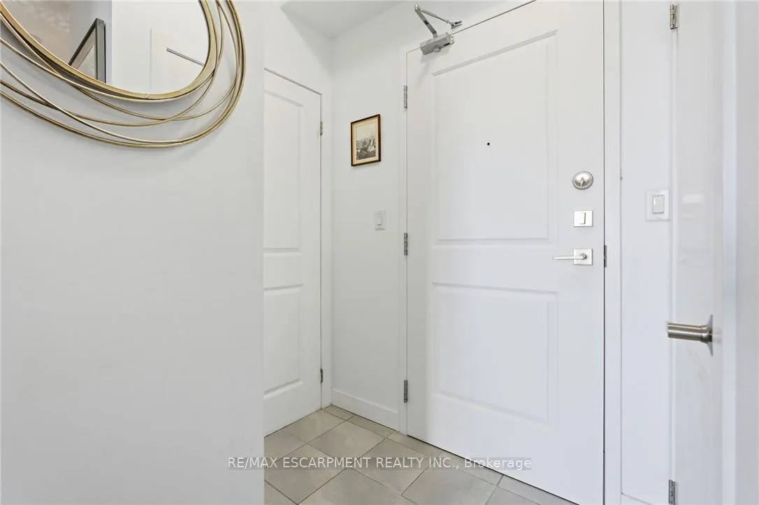 Photo 4 of Unit 228, 35 Southshore Crescent, Hamilton, Lakeshore — HOMEH