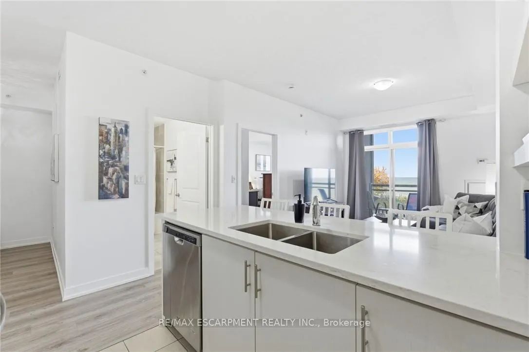Photo 10 of Unit 228, 35 Southshore Crescent, Hamilton, Lakeshore — HOMEH