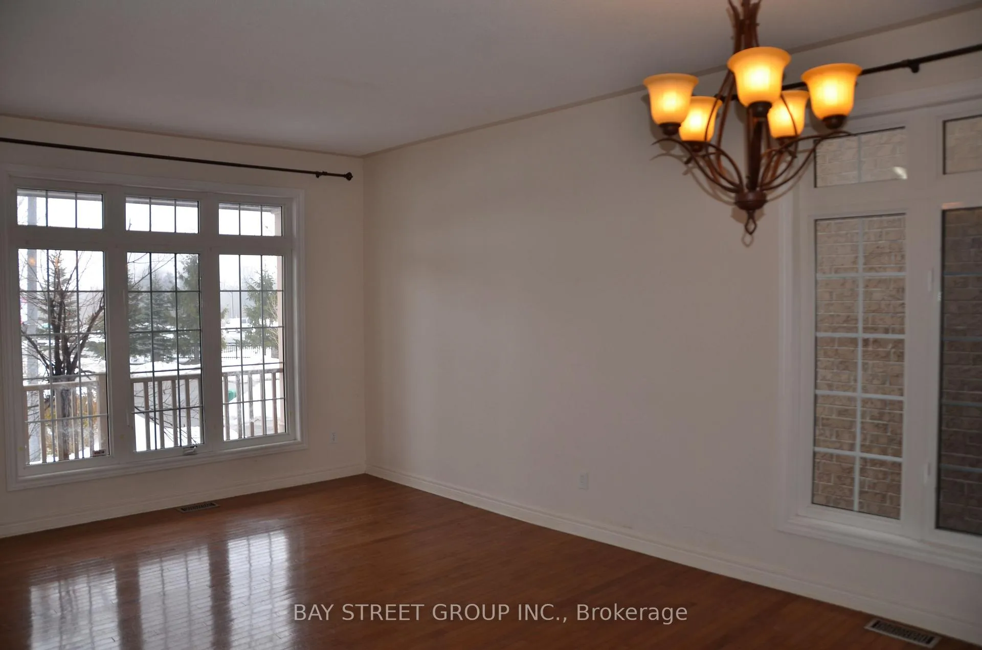 Photo 4 of 27 Wilcliff Court, Markham, Greensborough — HOMEH