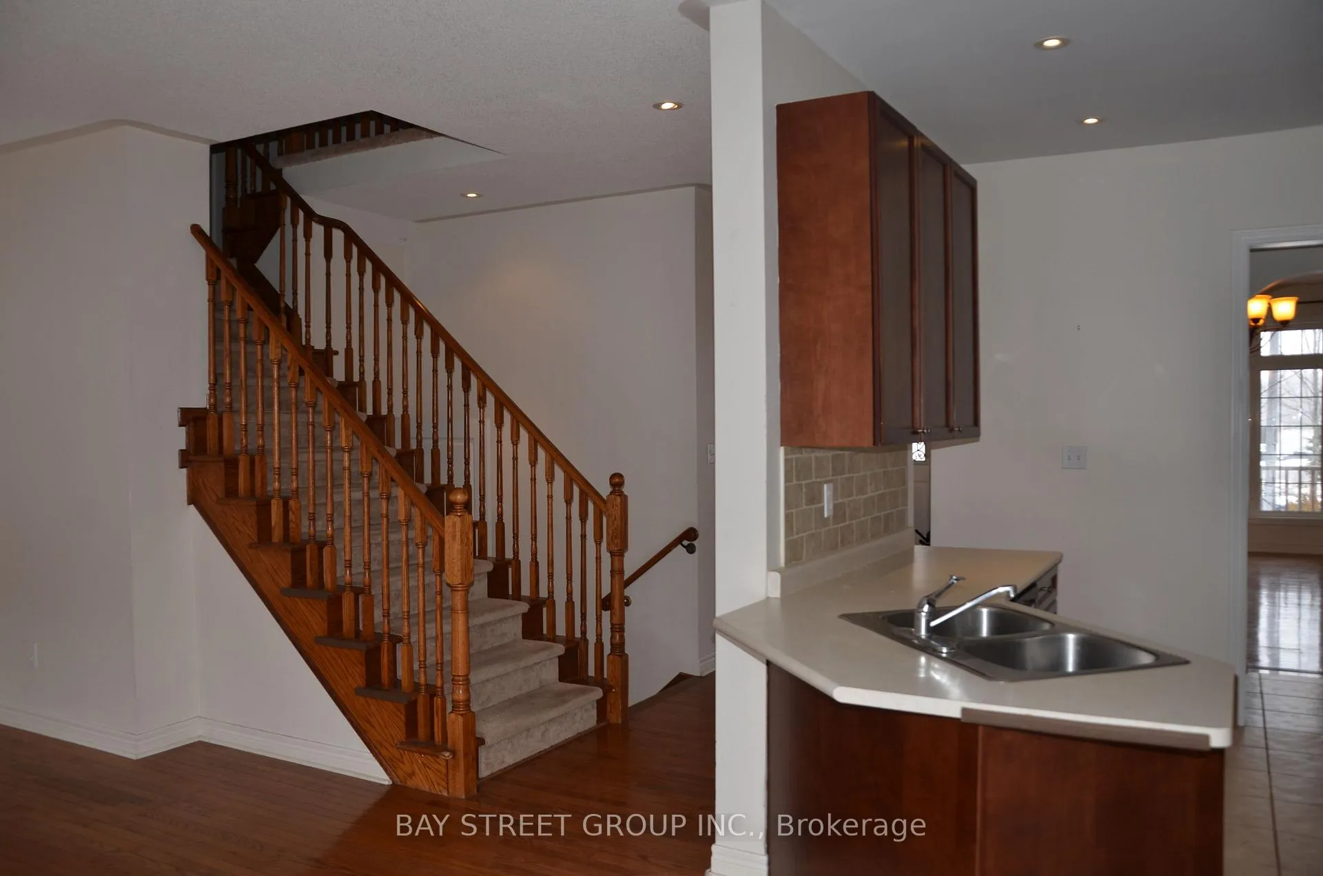 Photo 7 of 27 Wilcliff Court, Markham, Greensborough — HOMEH