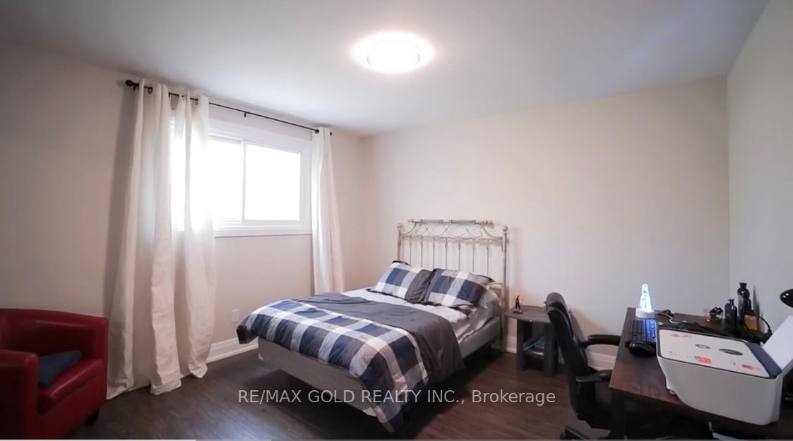 Photo 8 of 580 Gibb Street, Oshawa, Vanier — HOMEH