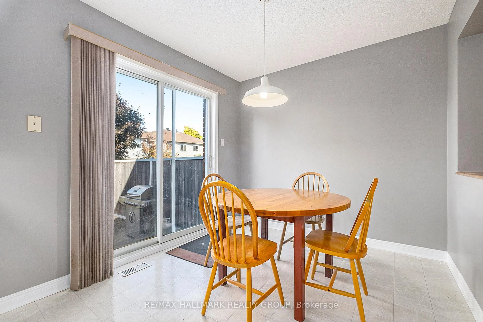 Photo 10 of 64 Grenadier Way, Ottawa, Barrhaven - Longfields — HOMEH