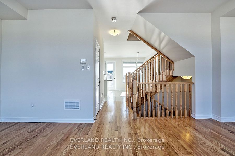 Photo 9 of 173 Mumbai Drive, Markham, Middlefield — HOMEH
