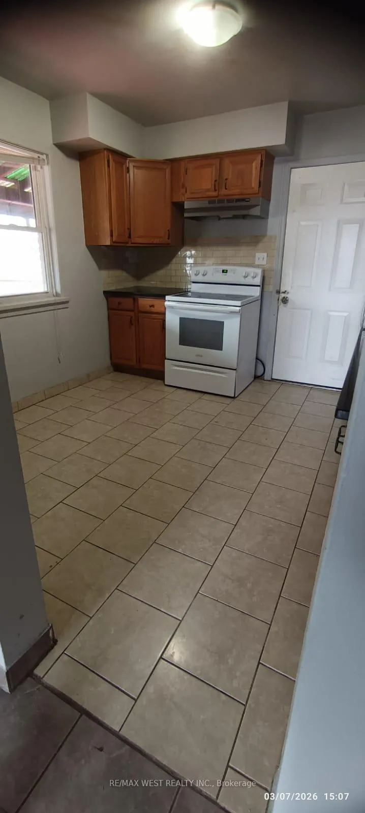 Photo 3 of 1240 Niagara Street, Windsor — HOMEH