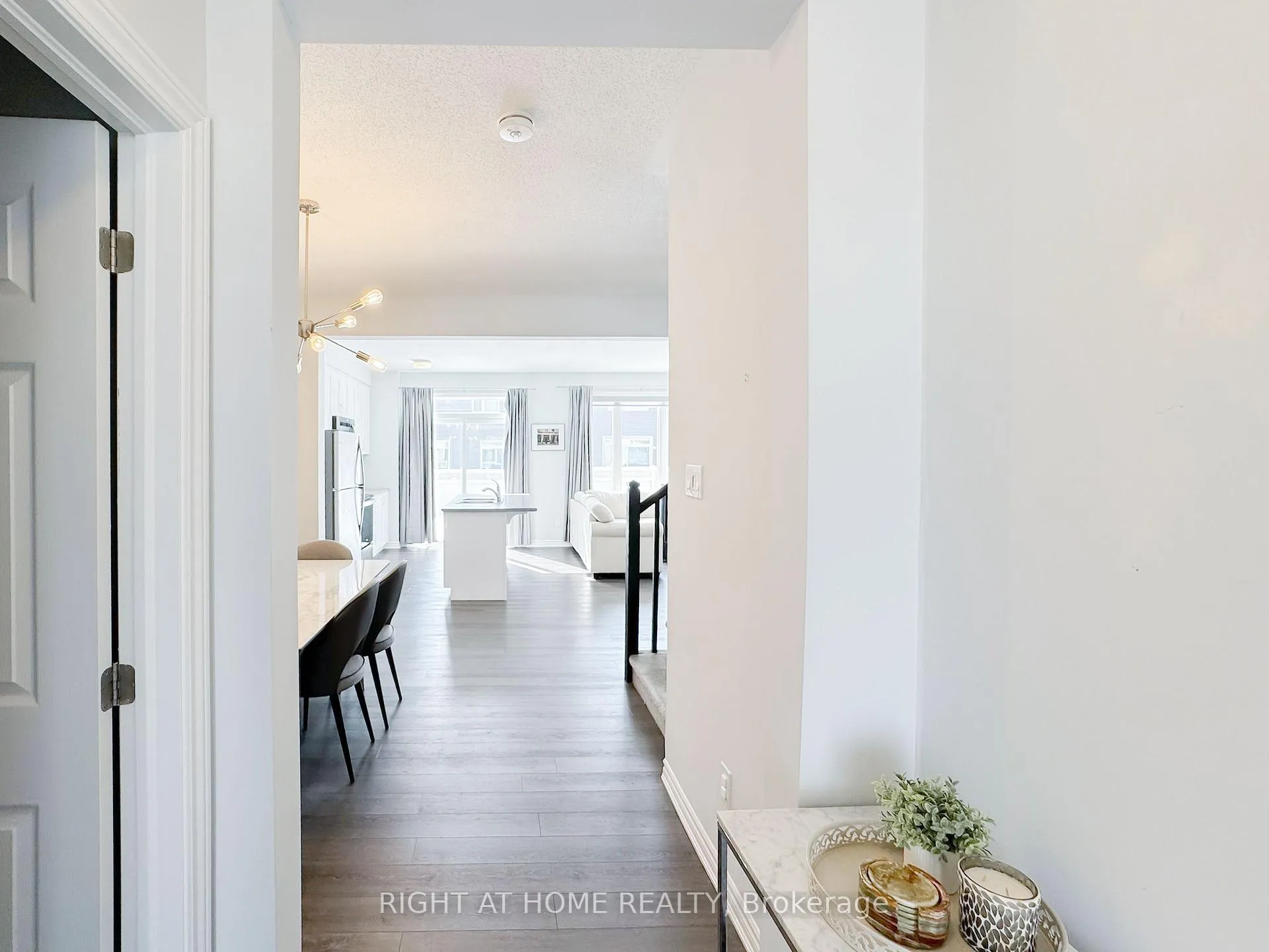 Photo 3 of 771 Brittanic Road, Ottawa, Kanata - Emerald Meadows/Trailwest — HOMEH