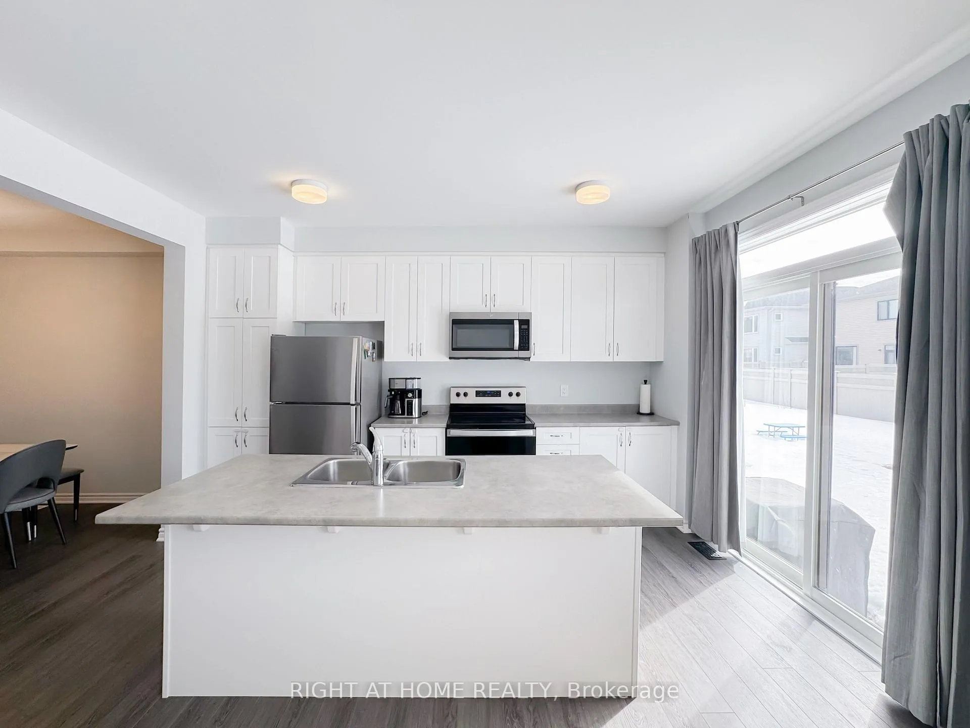 Photo 7 of 771 Brittanic Road, Ottawa, Kanata - Emerald Meadows/Trailwest — HOMEH