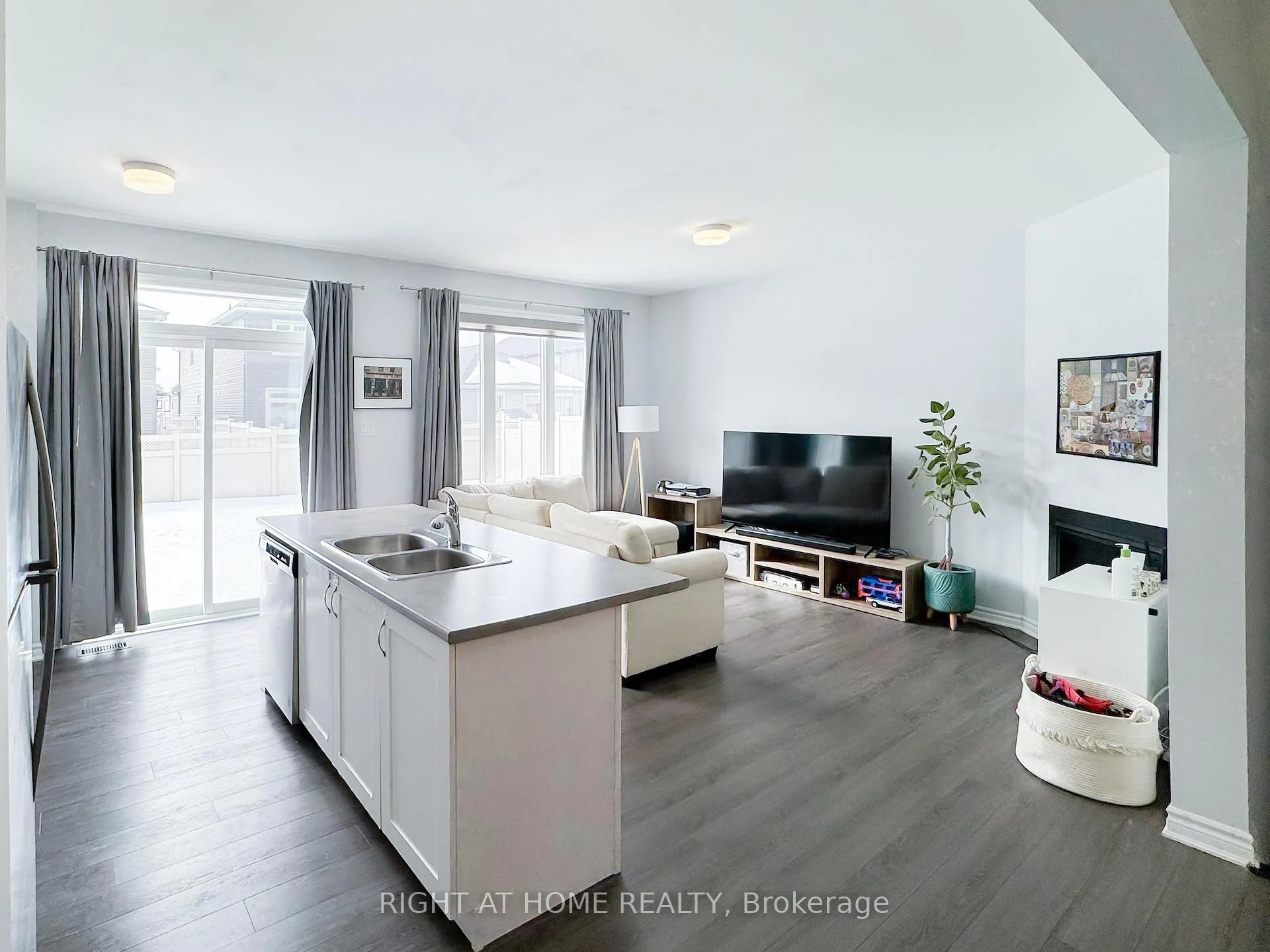 Photo 8 of 771 Brittanic Road, Ottawa, Kanata - Emerald Meadows/Trailwest — HOMEH