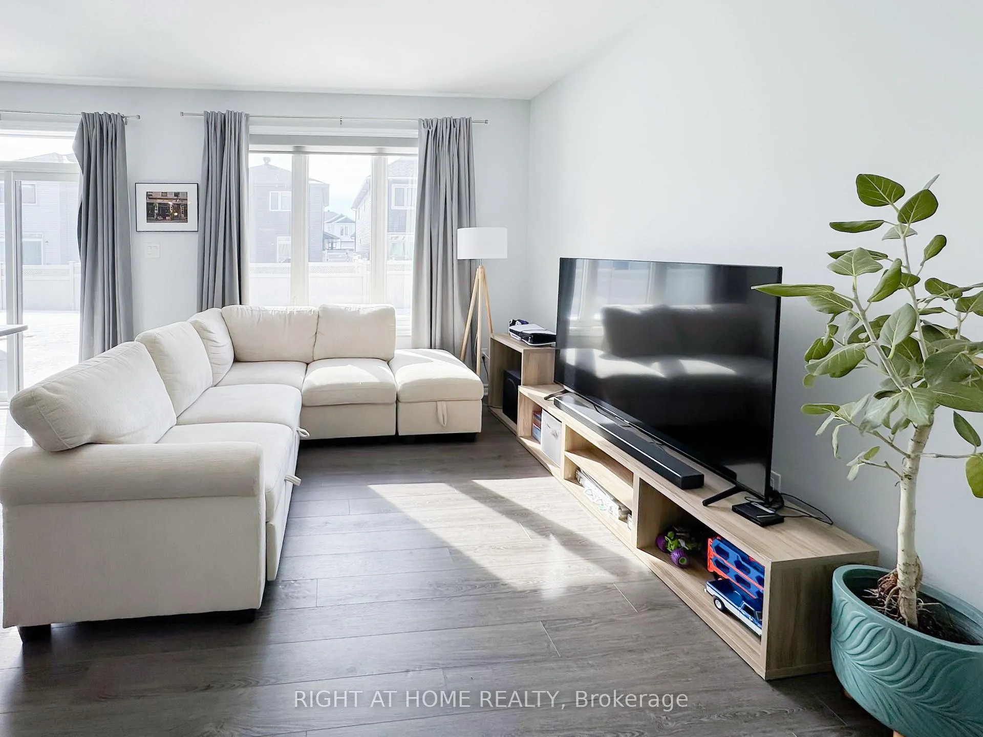 Photo 10 of 771 Brittanic Road, Ottawa, Kanata - Emerald Meadows/Trailwest — HOMEH