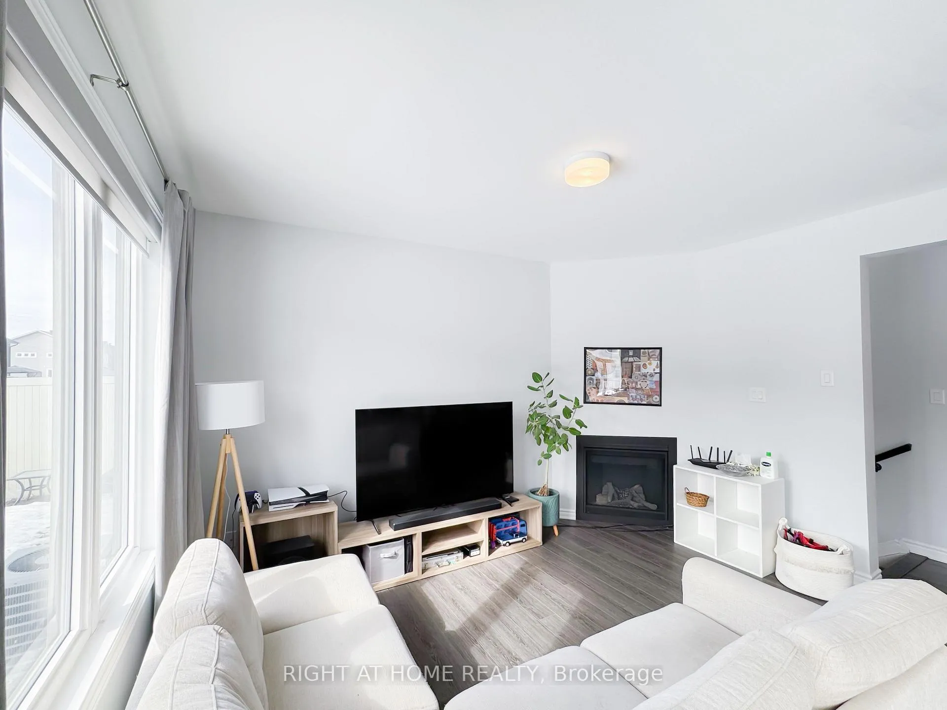 Photo 11 of 771 Brittanic Road, Ottawa, Kanata - Emerald Meadows/Trailwest — HOMEH
