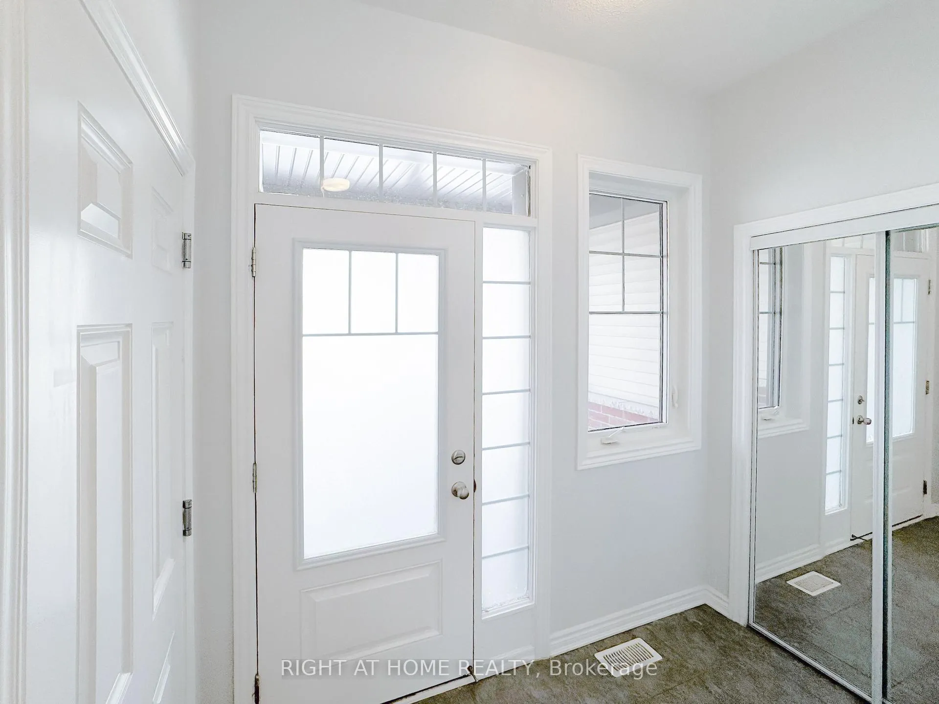 Photo 12 of 771 Brittanic Road, Ottawa, Kanata - Emerald Meadows/Trailwest — HOMEH