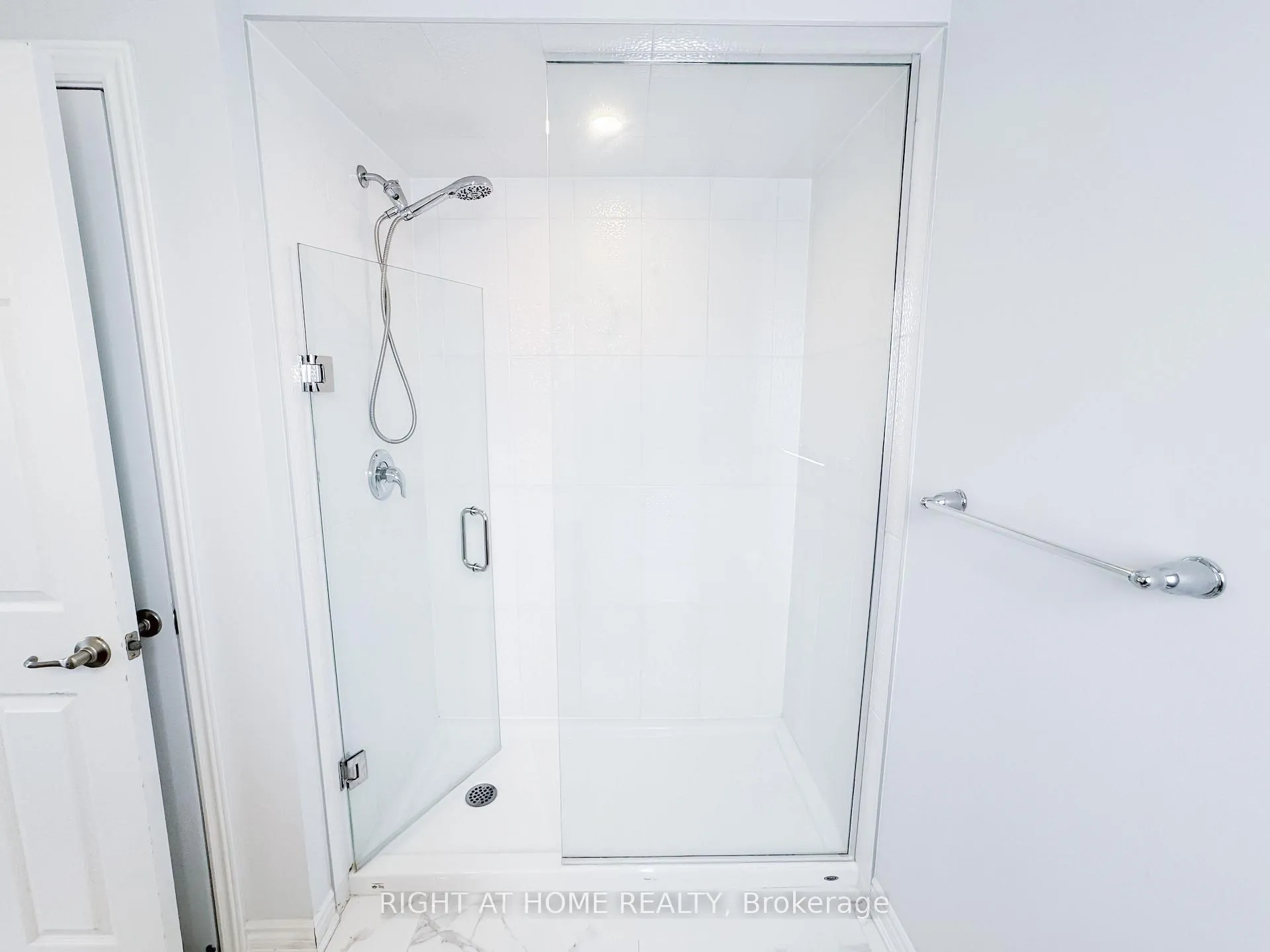 Photo 21 of 771 Brittanic Road, Ottawa, Kanata - Emerald Meadows/Trailwest — HOMEH
