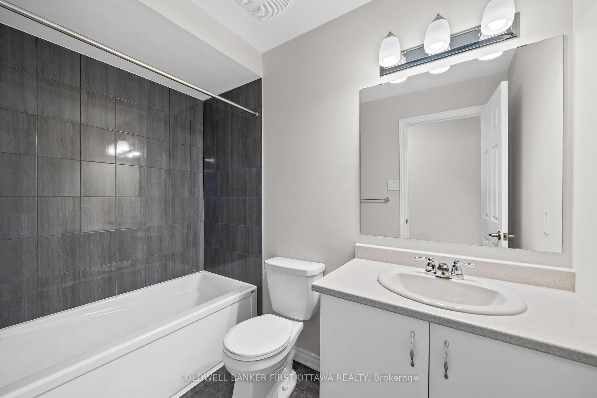 Photo 20 of 783 Brittanic Road, Ottawa, Kanata - Emerald Meadows/Trailwest — HOMEH