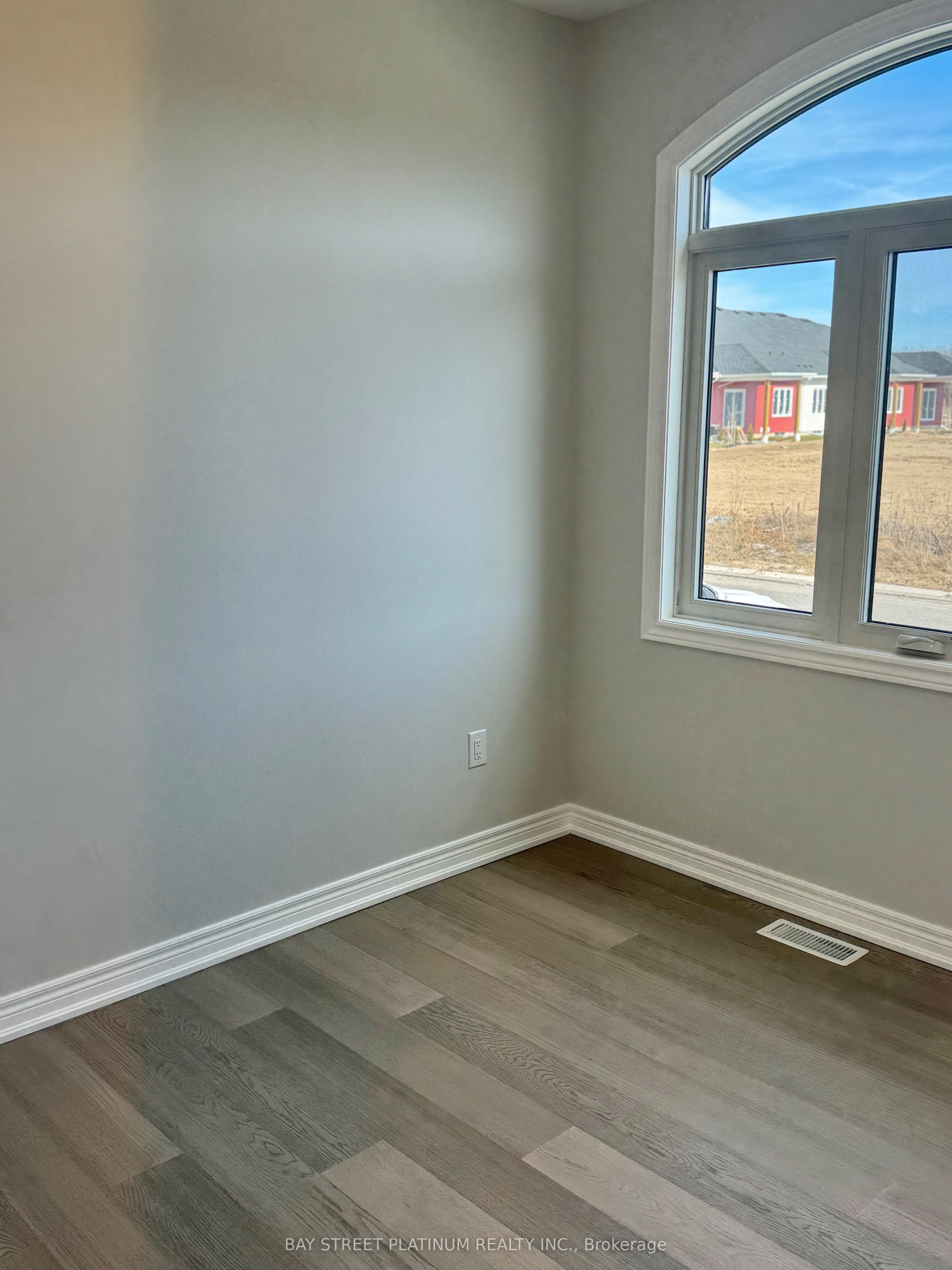 Photo 3 of Unit 5, 65 Wiley Trail, Welland, N. Welland — HOMEH
