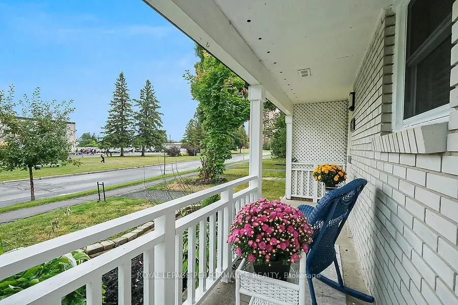 Photo 3 of 2654 Draper Avenue, Ottawa, Redwood Park — HOMEH