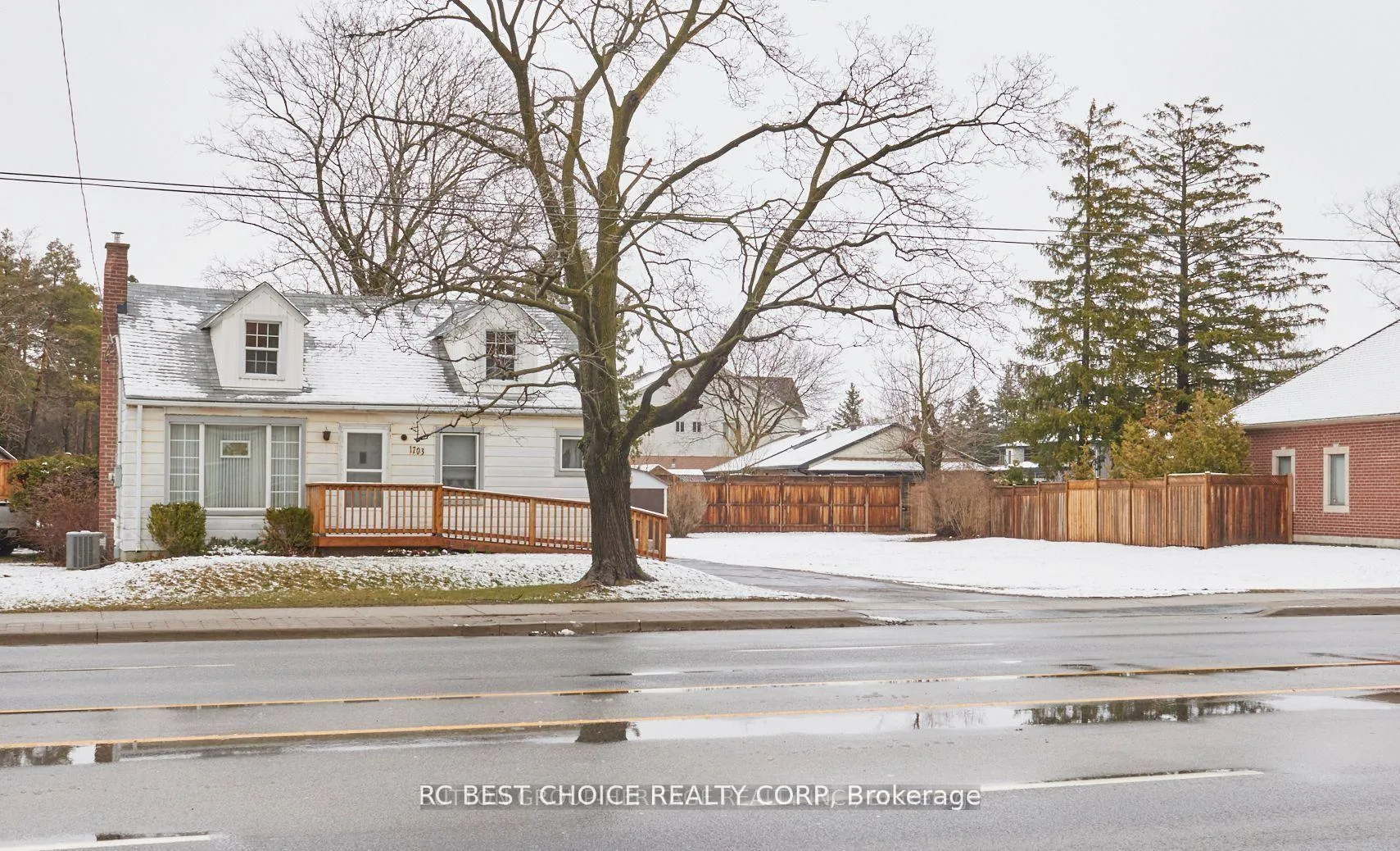 Photo 2 of 1705 Simcoe Street N, Oshawa, Samac — HOMEH