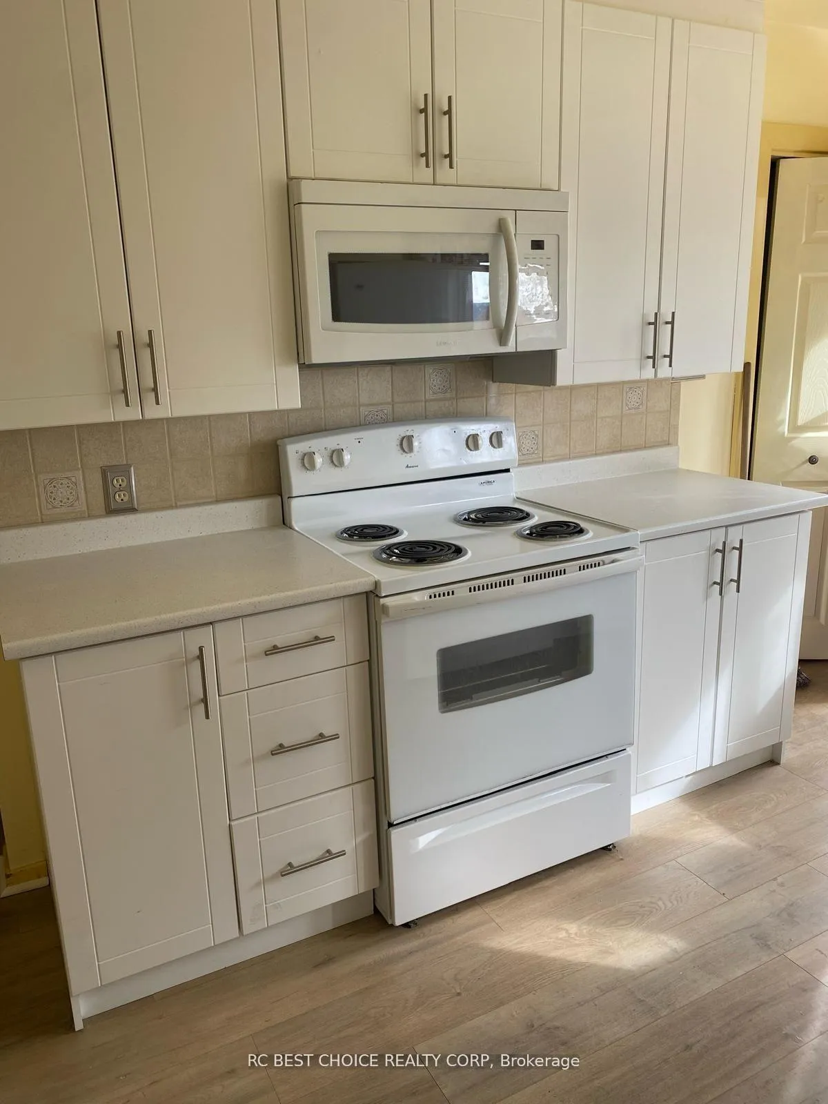 Photo 4 of 1705 Simcoe Street N, Oshawa, Samac — HOMEH